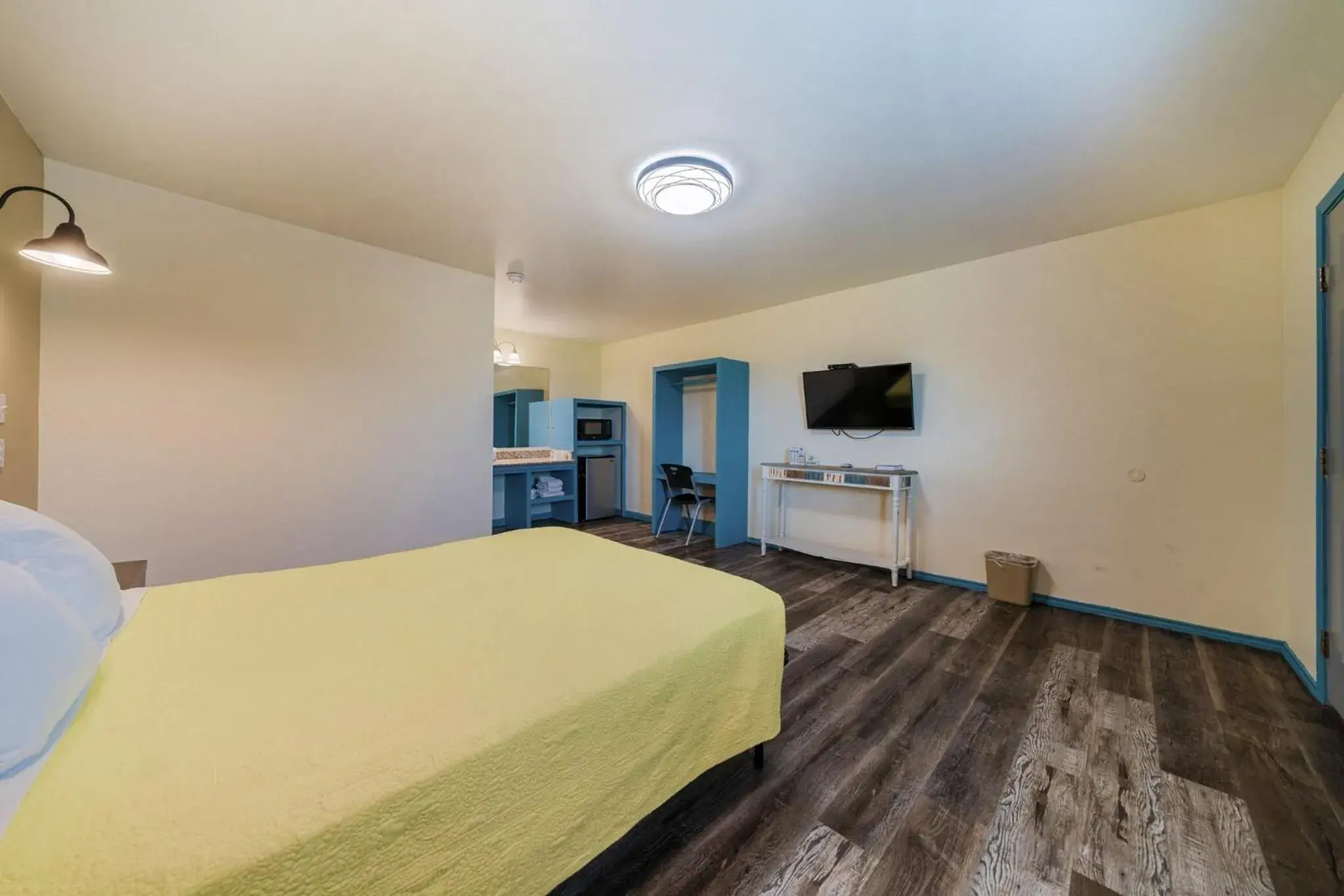 Bed in Catalina Motel Bed in Catalina Motel