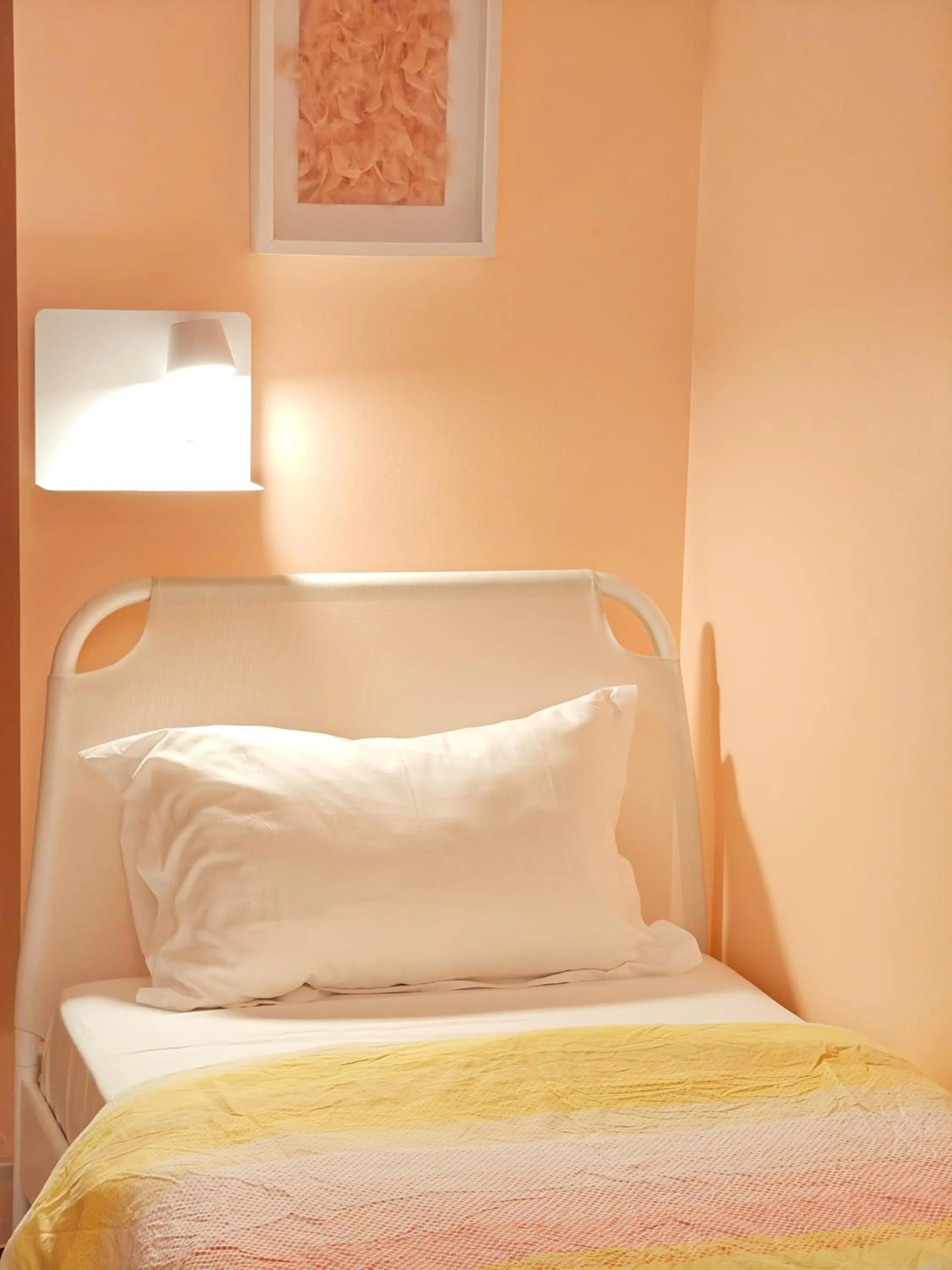 Bedroom, Bed in Sunlight House