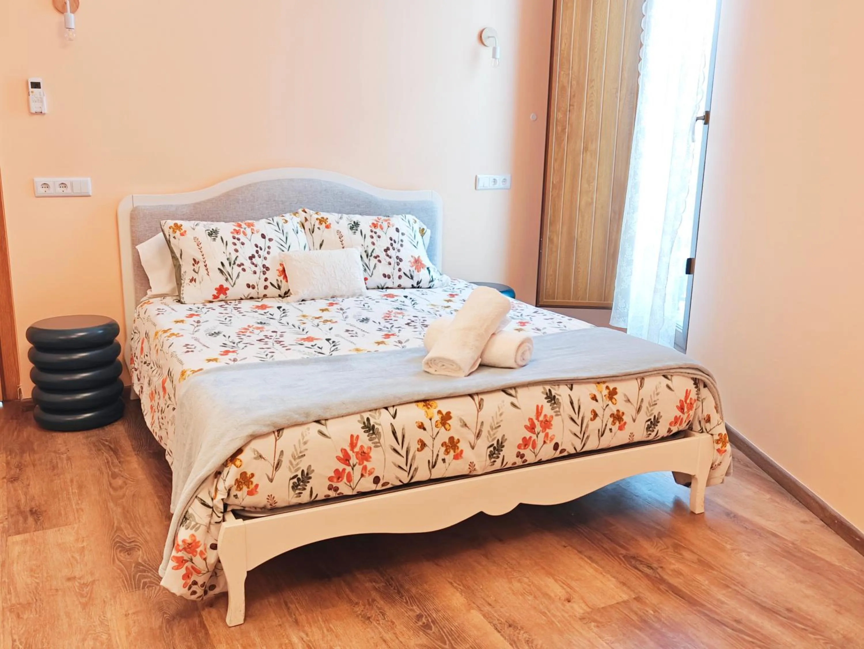 Bedroom, Bed in Sunlight House