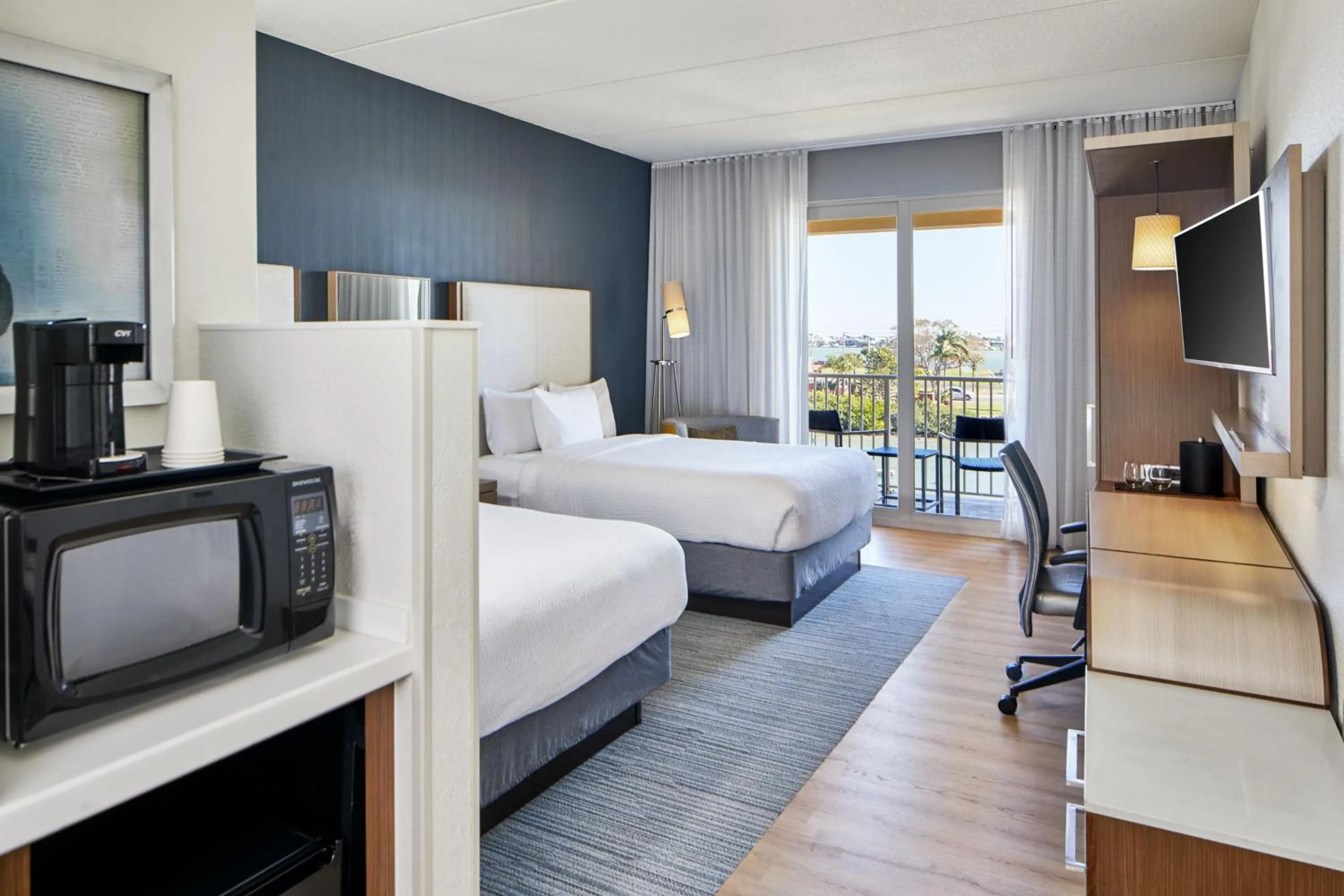 Photo of the whole room, Bed in Courtyard by Marriott St. Petersburg Clearwater/Madeira Beach