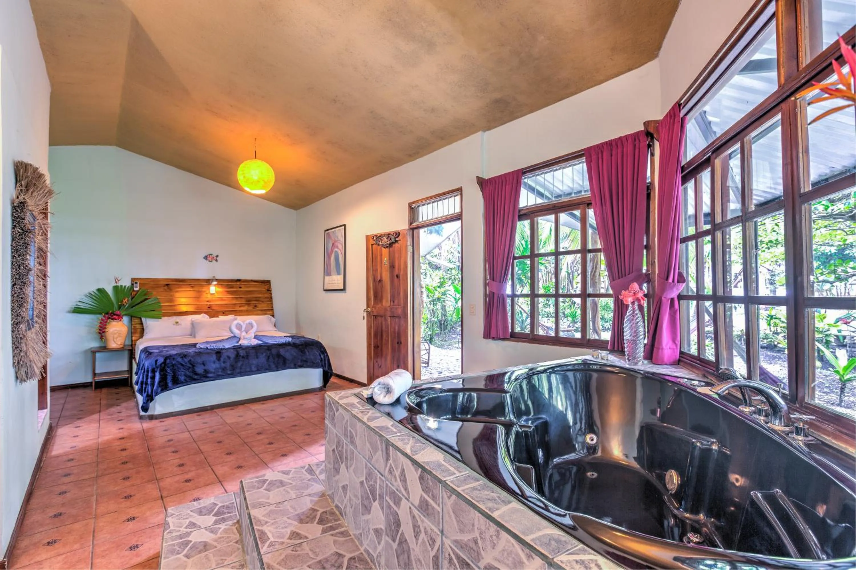 Photo of the whole room, Bed in La Diosa Nature Lodge