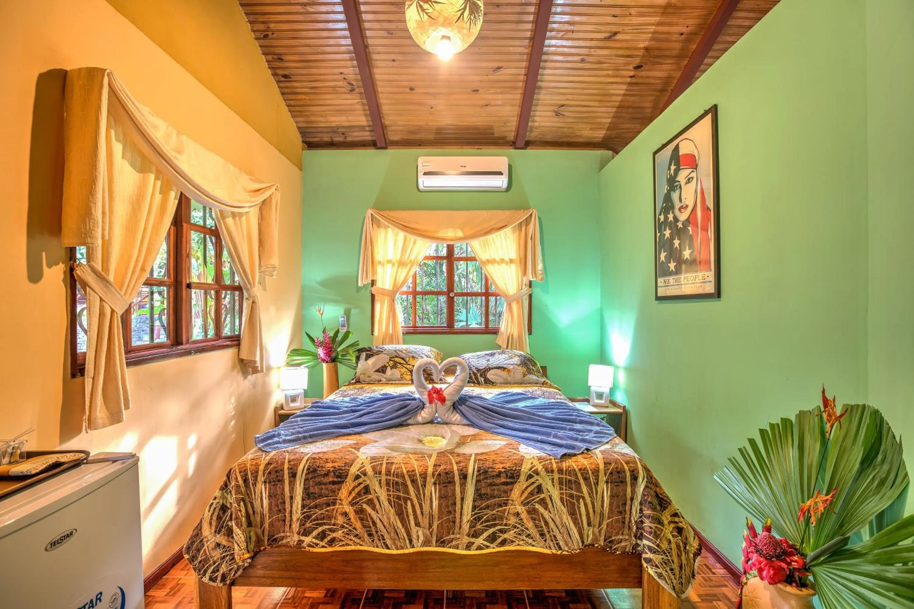 Photo of the whole room, Bed in La Diosa Nature Lodge