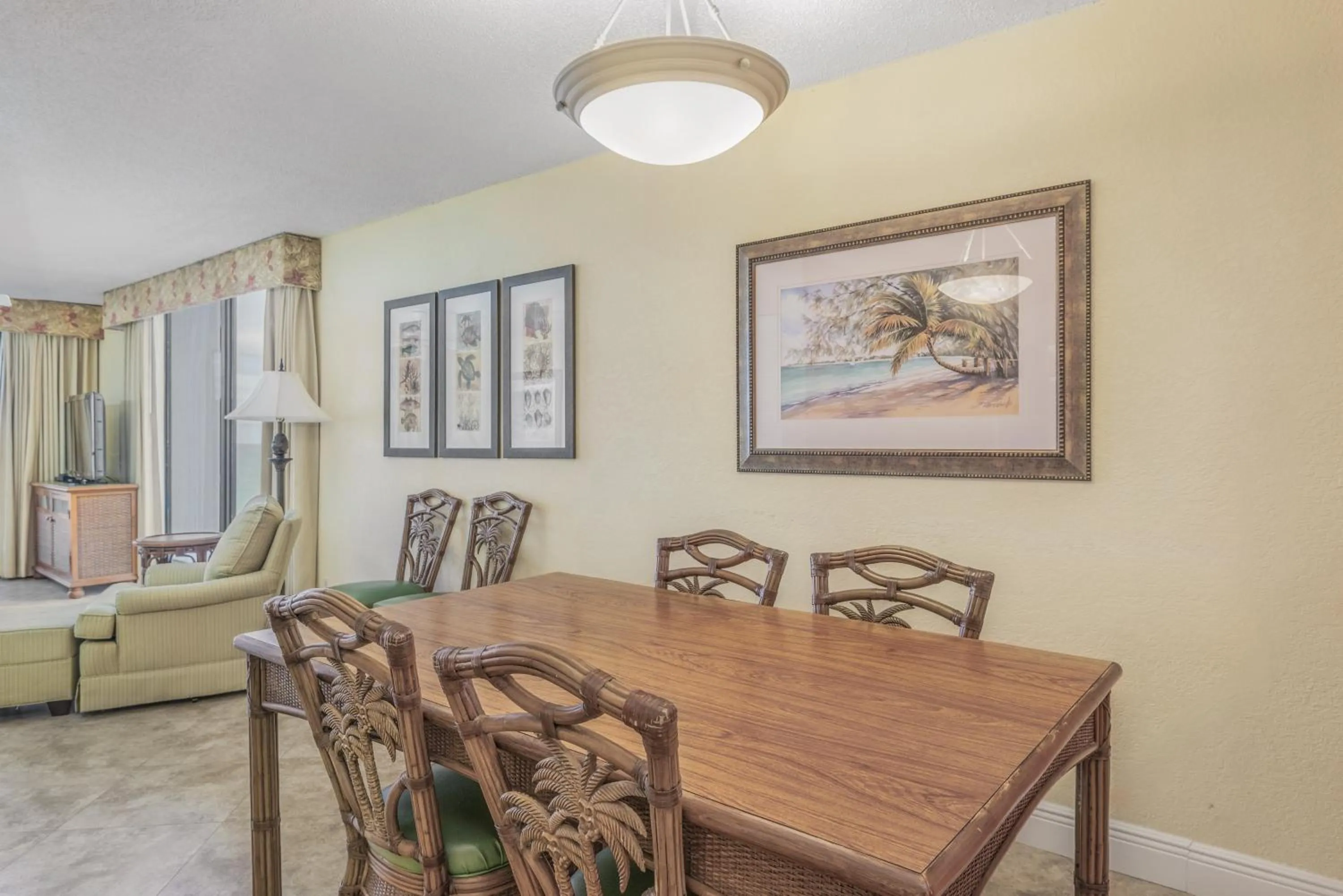Dining area in GetAways at Turtle Reef Club