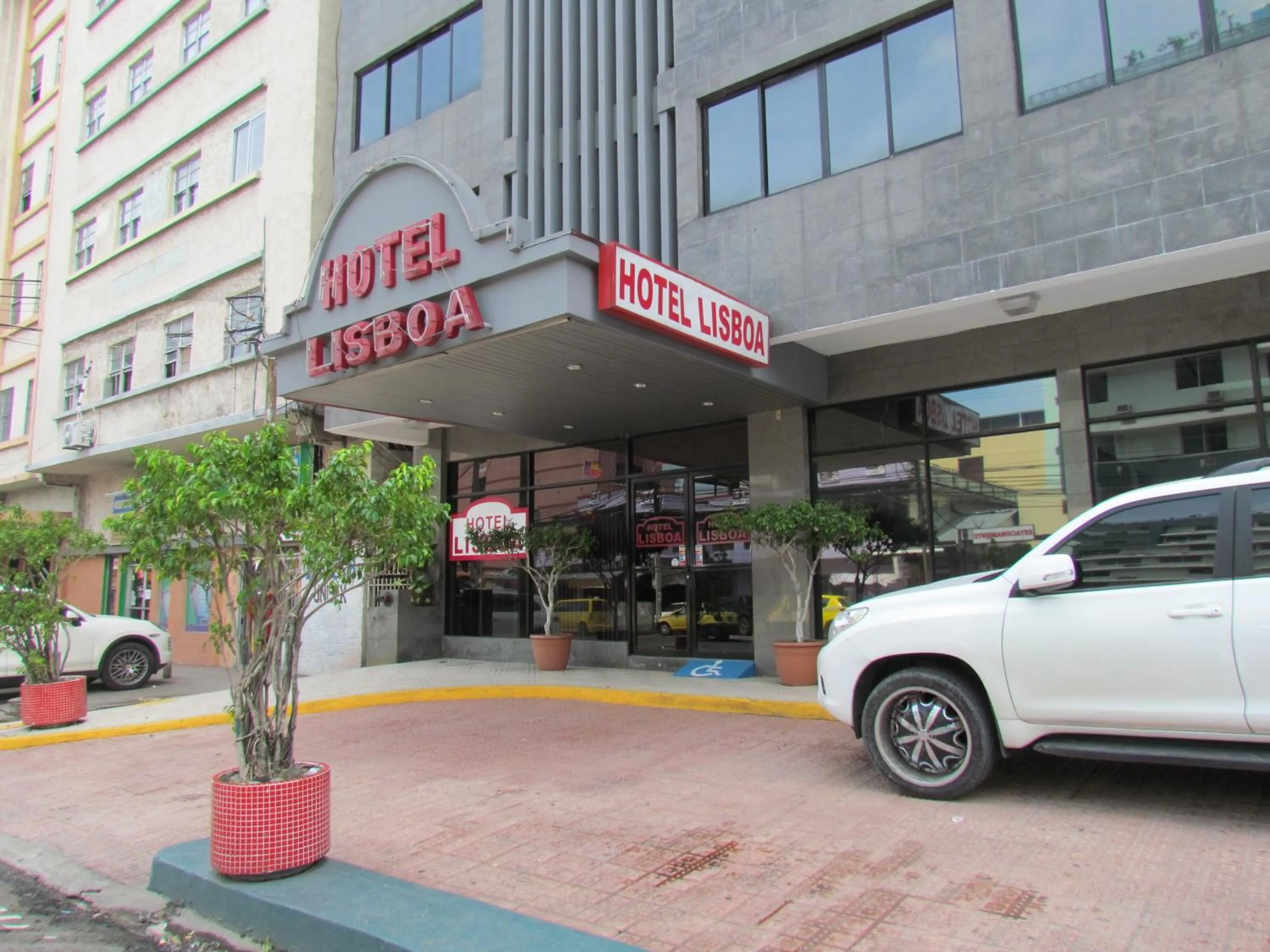 Facade/entrance in Hotel Lisboa