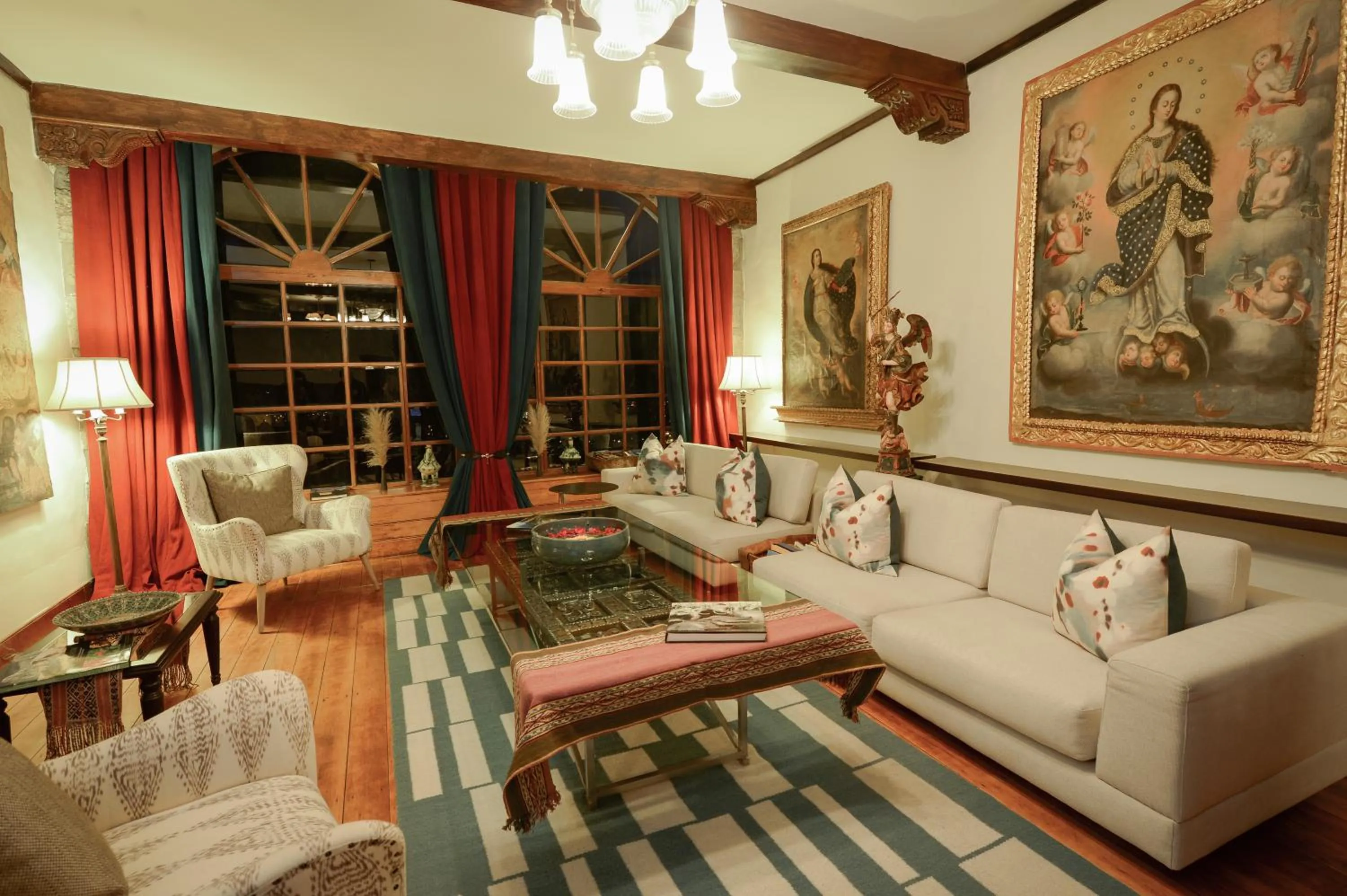 Communal lounge/ TV room in Palacio Manco Capac by Ananay Hotels