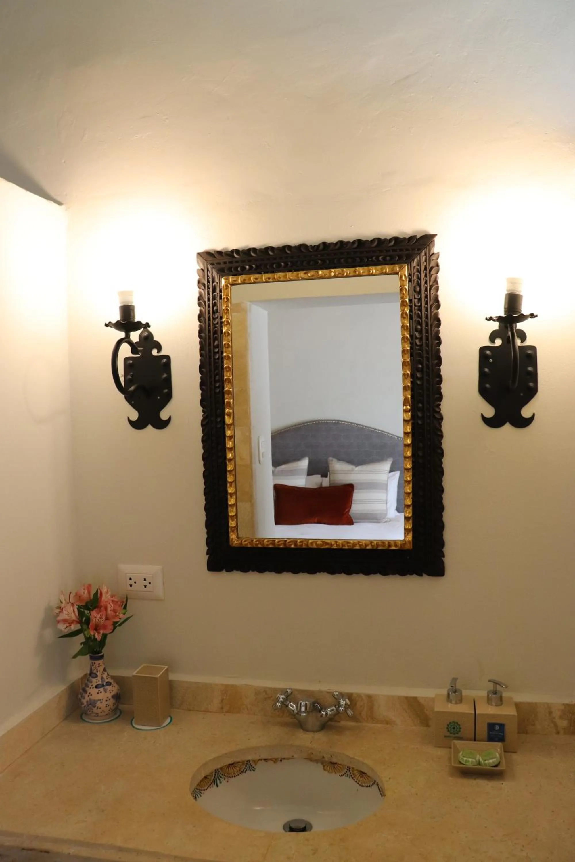 Shower in Palacio Manco Capac by Ananay Hotels