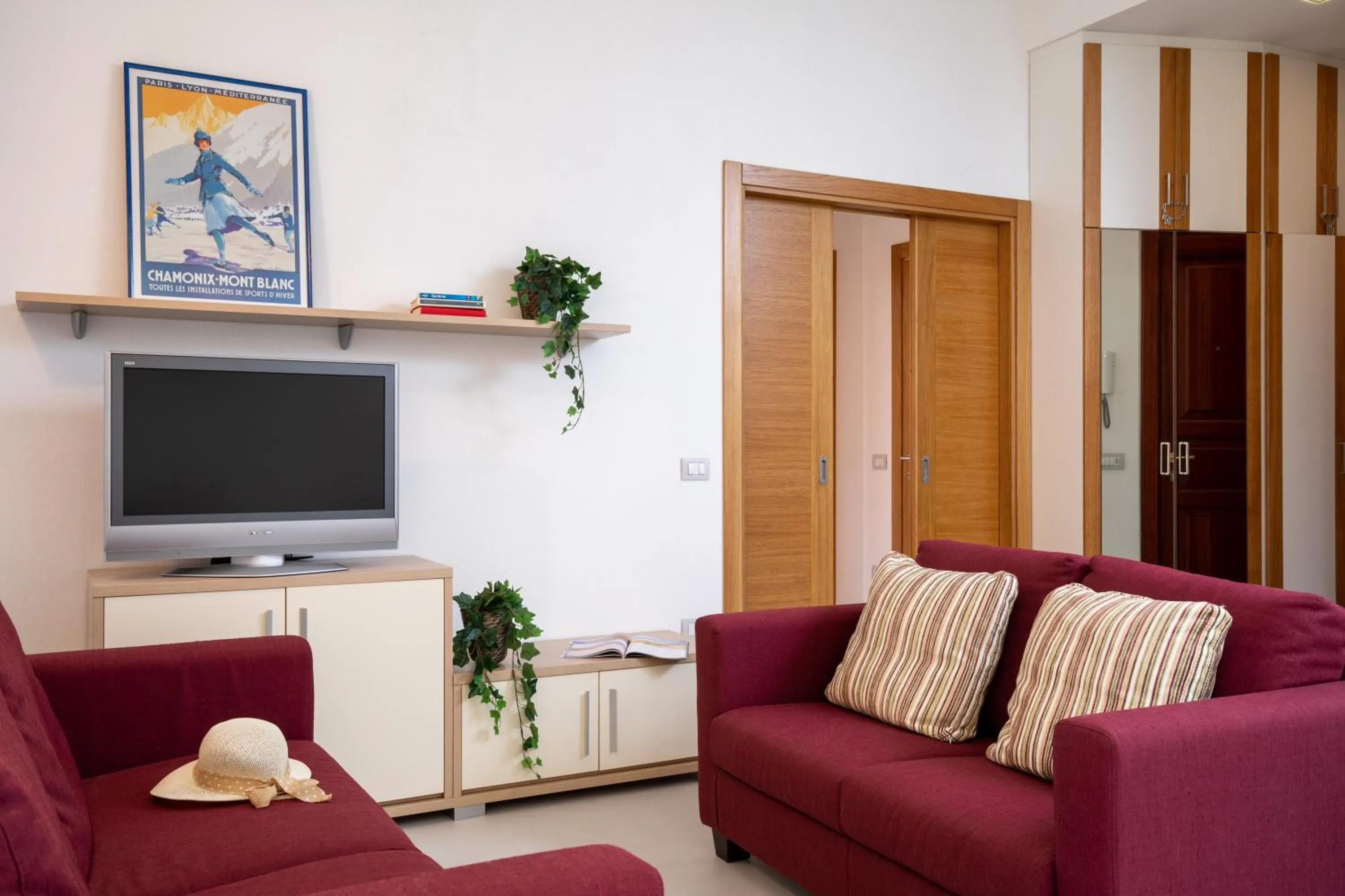 Old Charm - Seaview Apartment