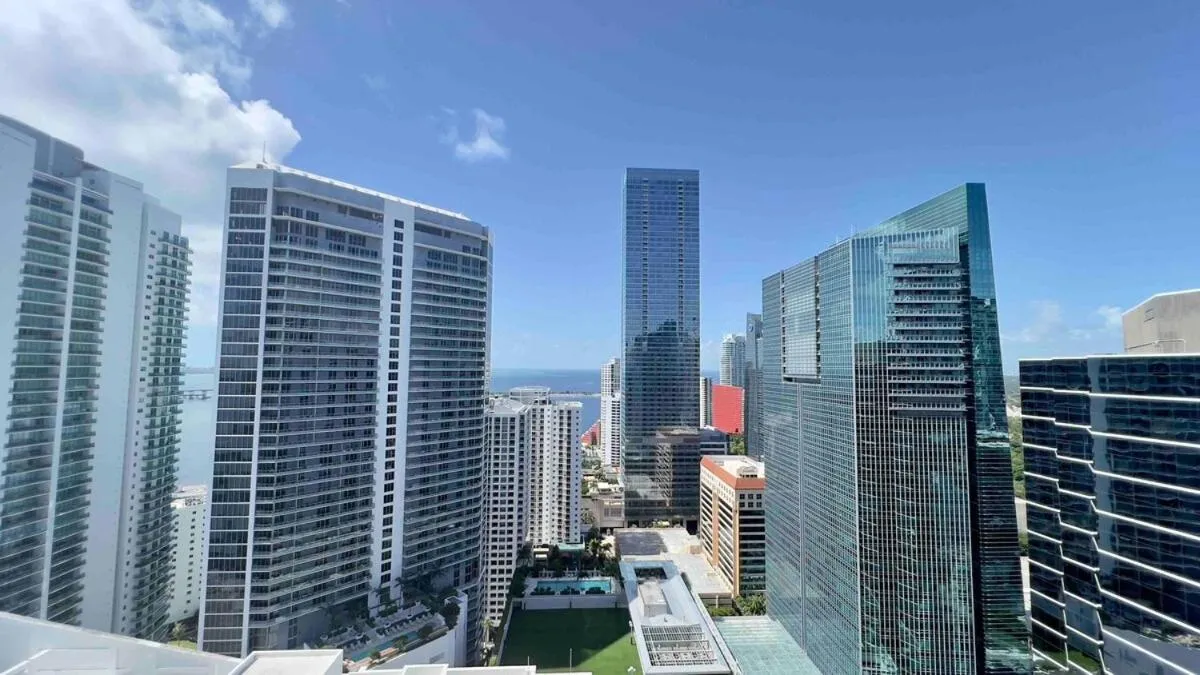 Brickell Center w/City & Bay View + FREE Parking!