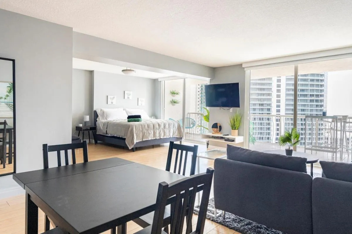 Brickell Center w/City & Bay View + FREE Parking!