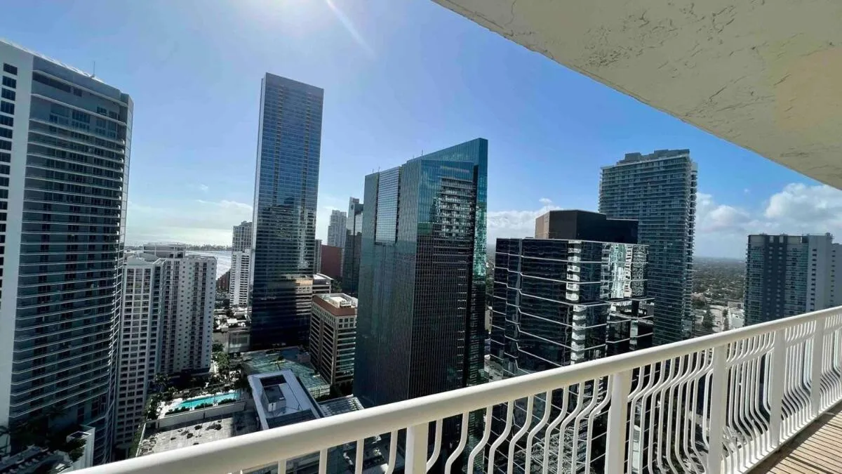 Brickell Center w/City & Bay View + FREE Parking!