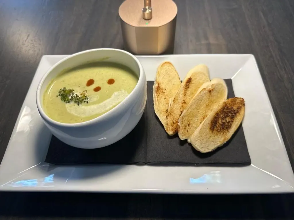 Restaurant/places to eat in The Hotel Redland