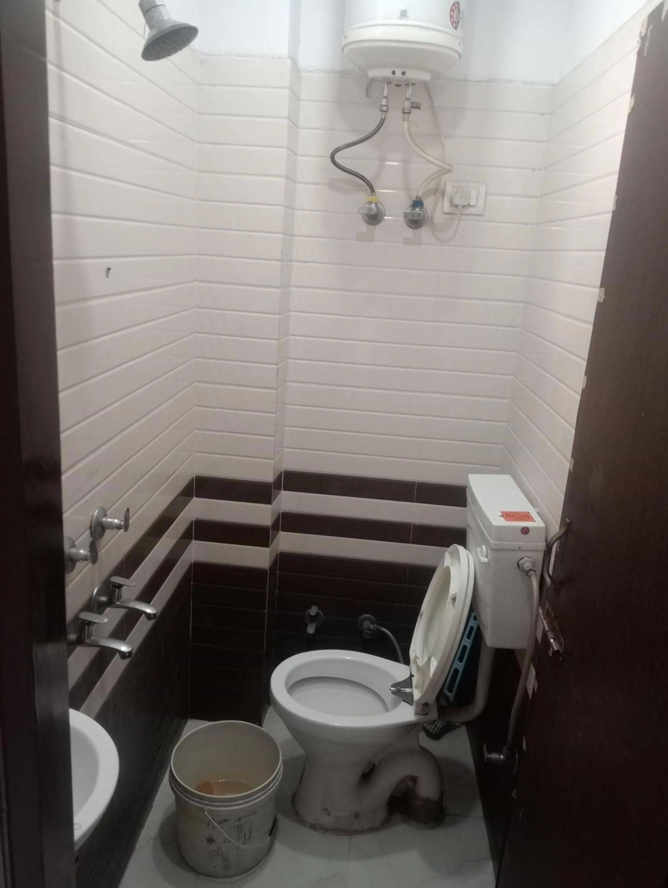 Single Room with Private Bathroom - single occupancy in Ever Green Guest House Travel & PG デリー日本 人 宿
