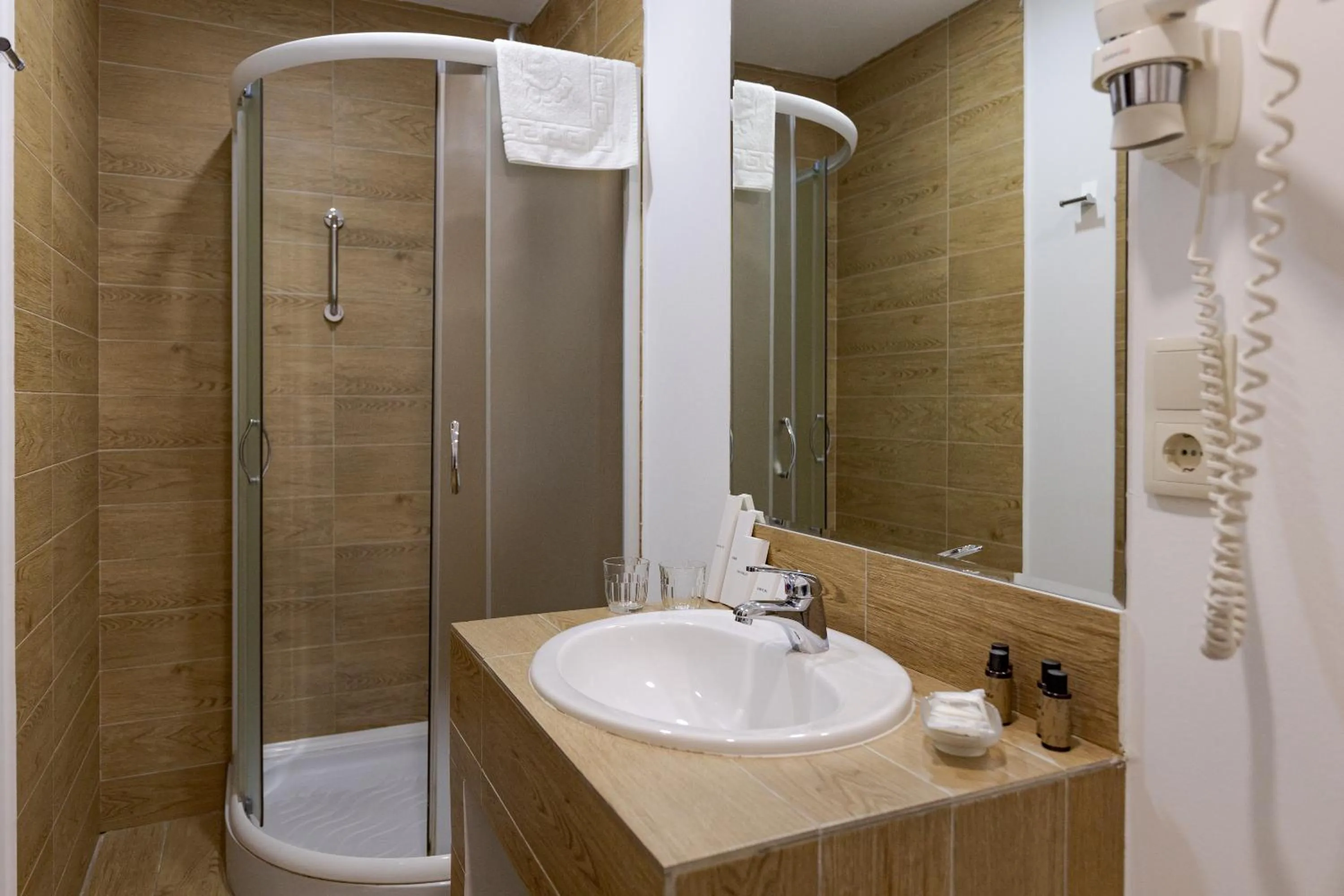 Shower in Best Western Tbilisi Art Hotel