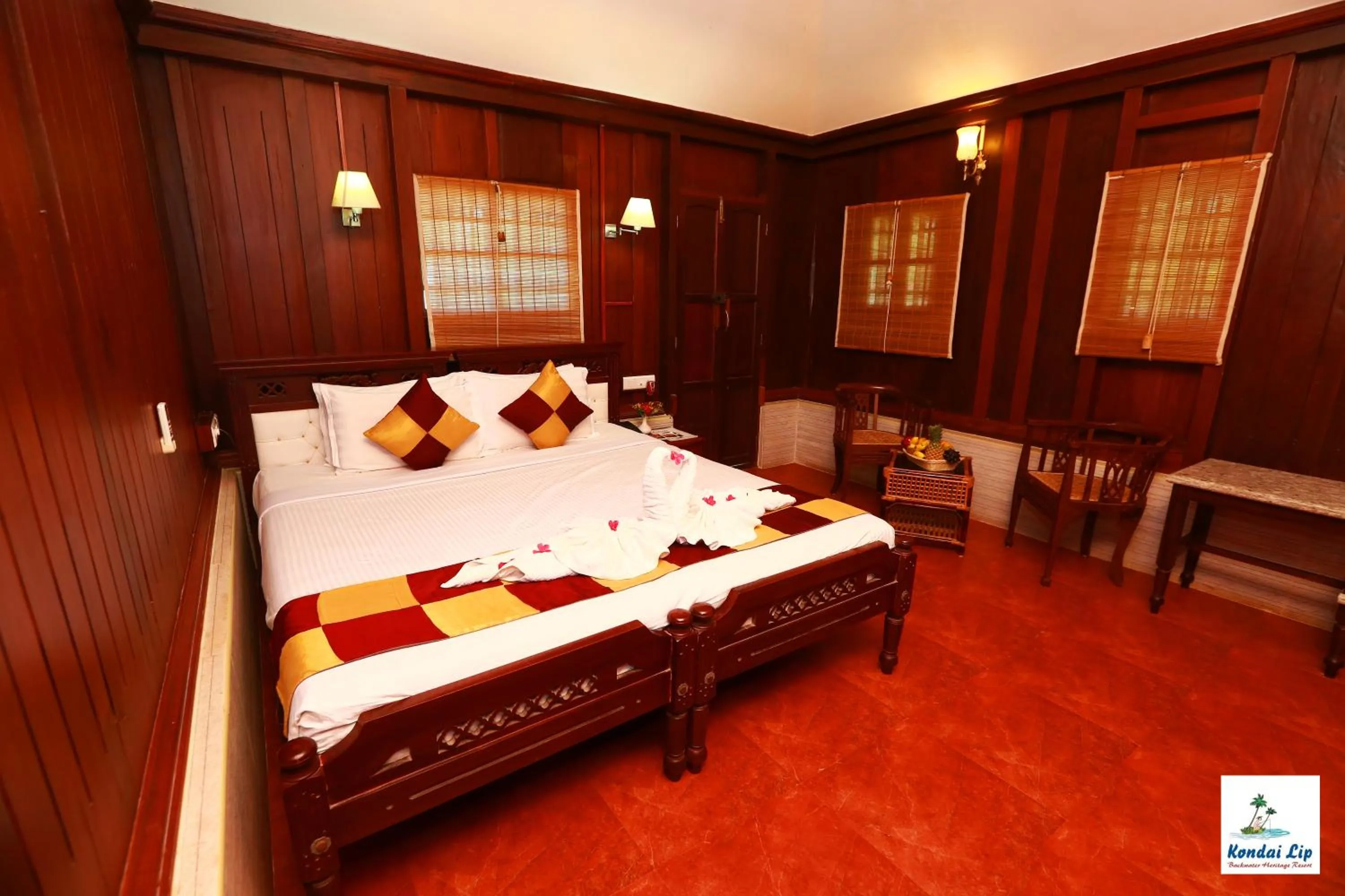 Bed in Kondai Lip Backwater Heritage Resort