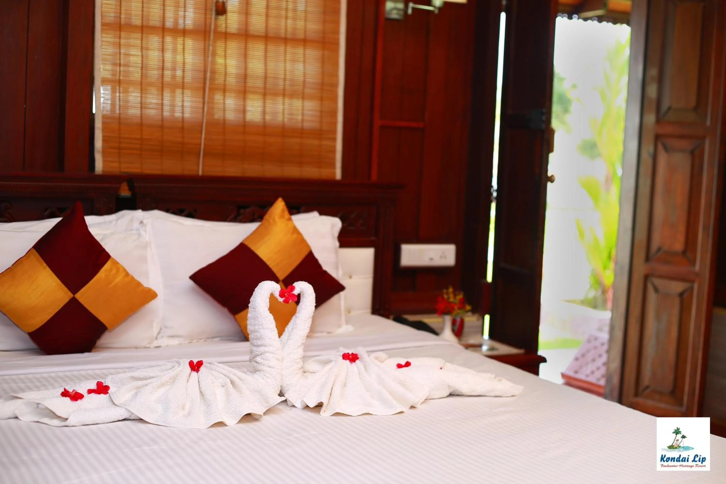 Bed in Kondai Lip Backwater Heritage Resort