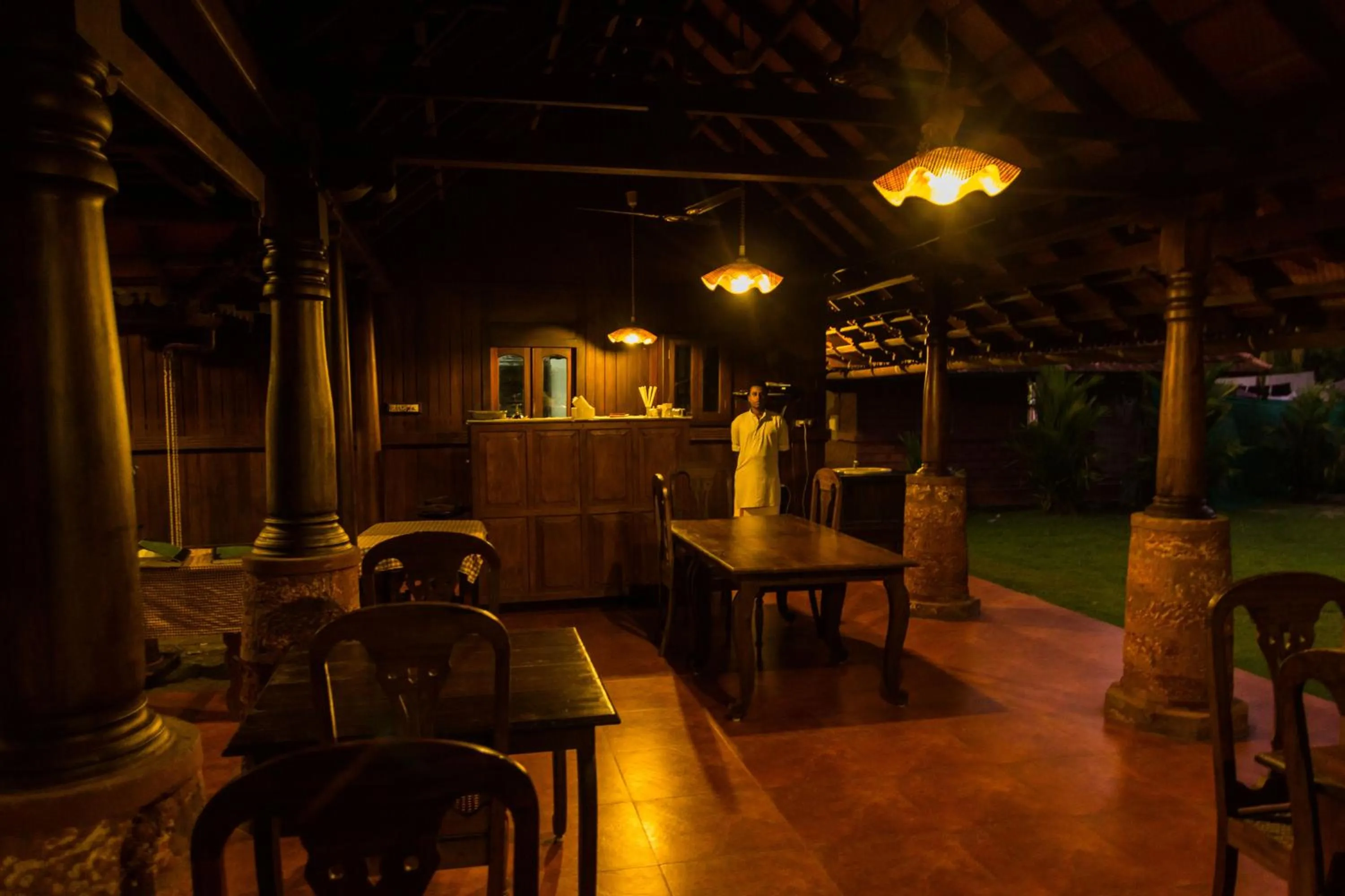 Restaurant/places to eat in Kondai Lip Backwater Heritage Resort