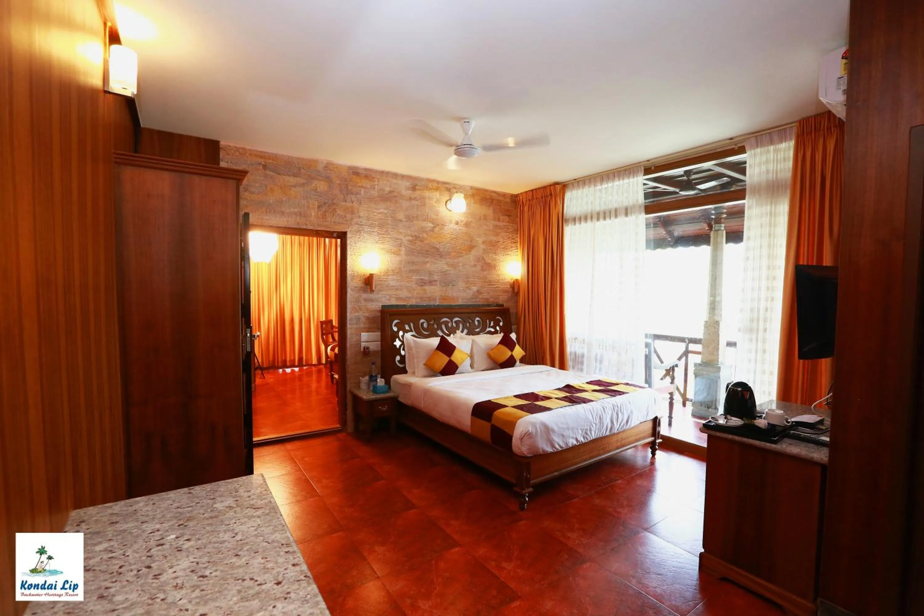 Bed in Kondai Lip Backwater Heritage Resort