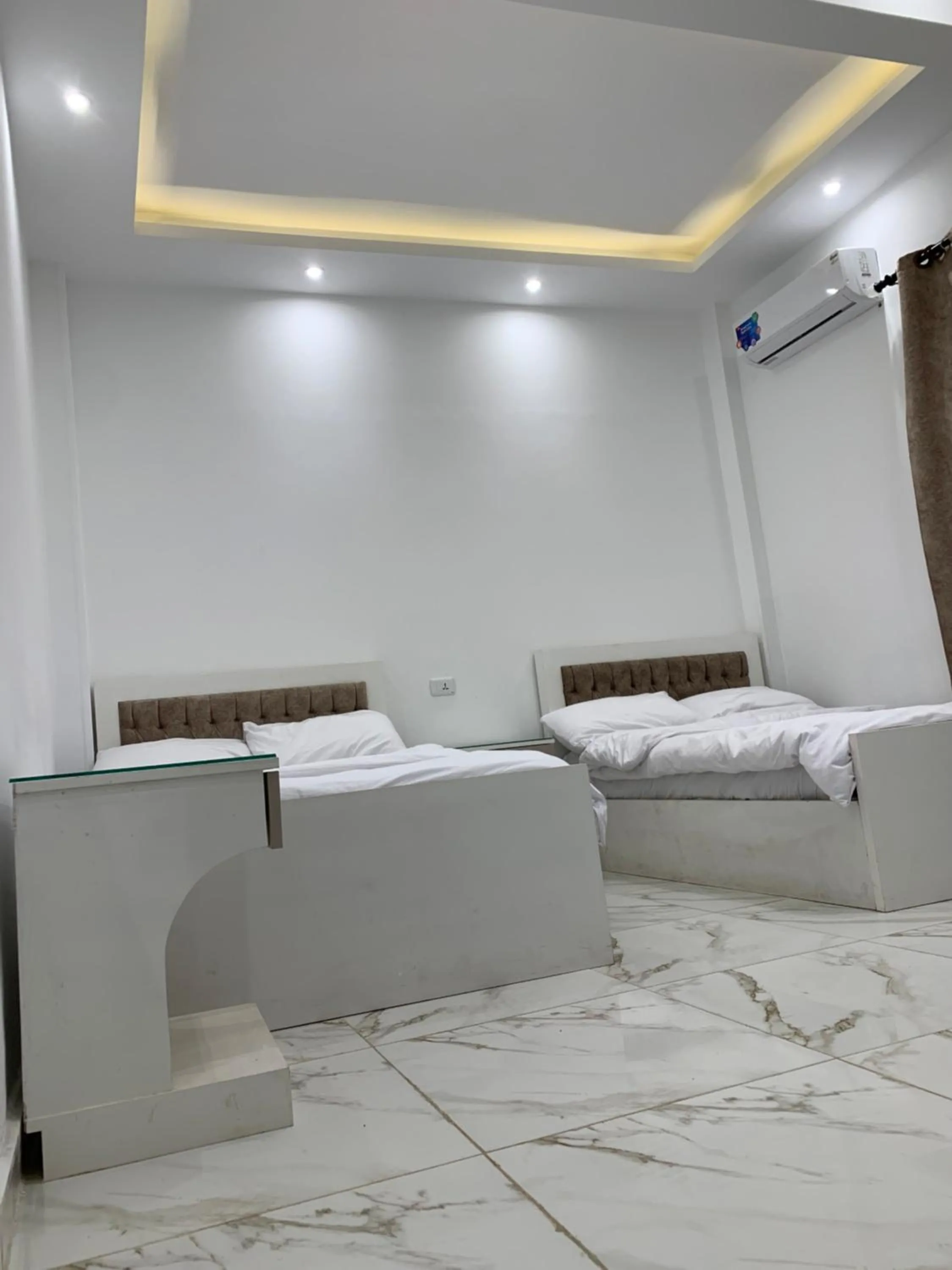 PR Family pyramids inn