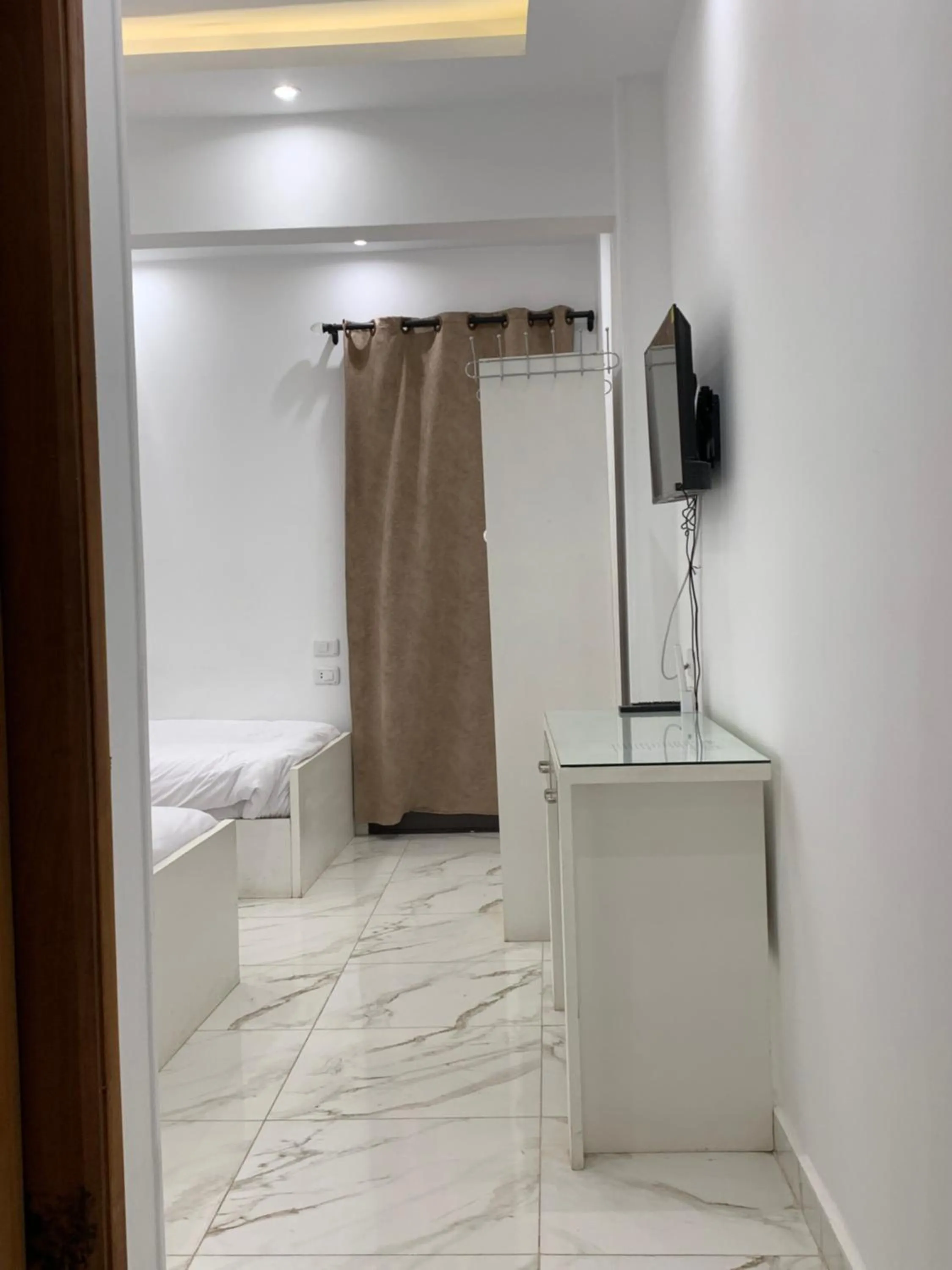 PR Family pyramids inn