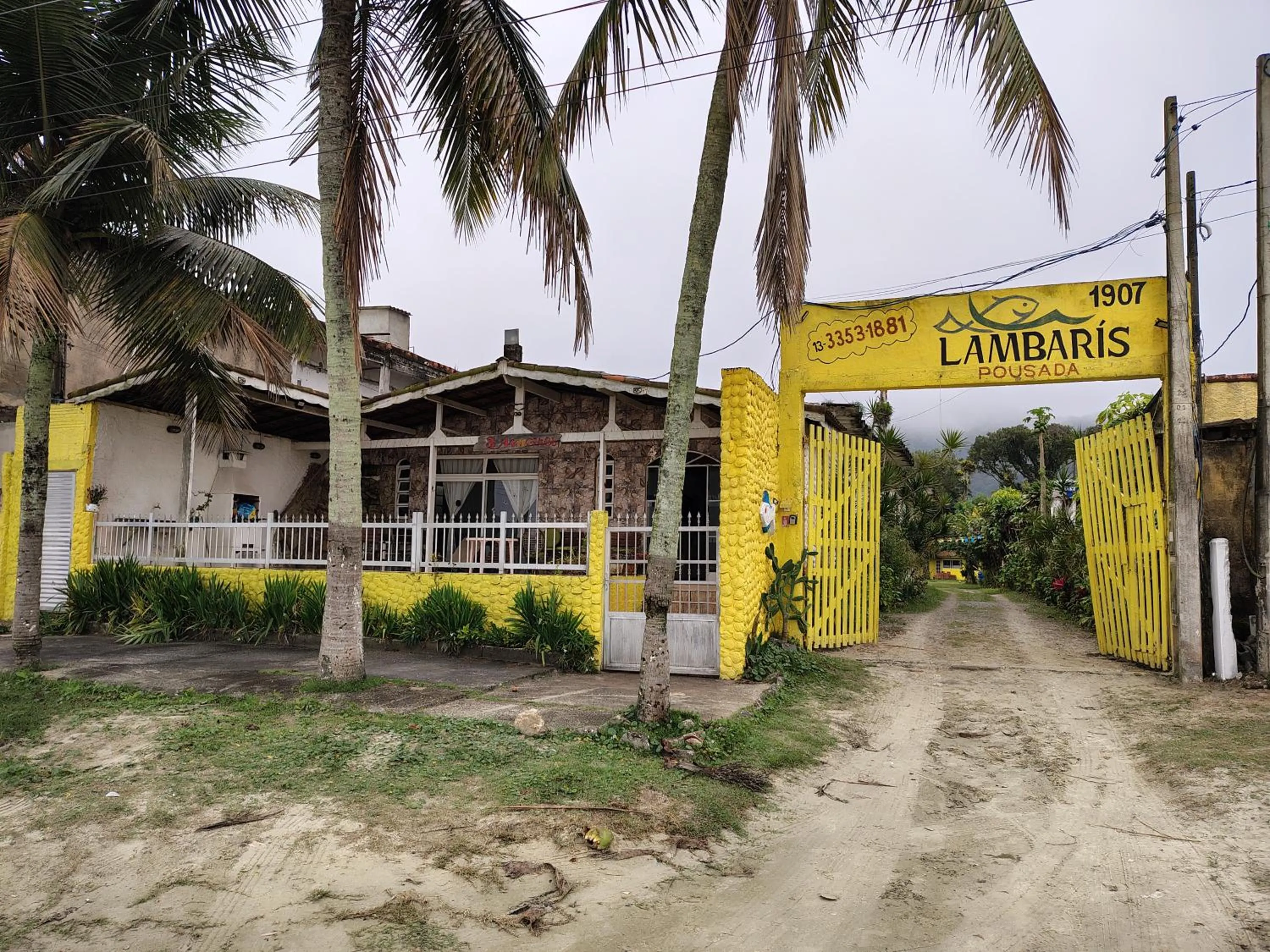 Property building in Pousada Lambaris Pereque Guarujá