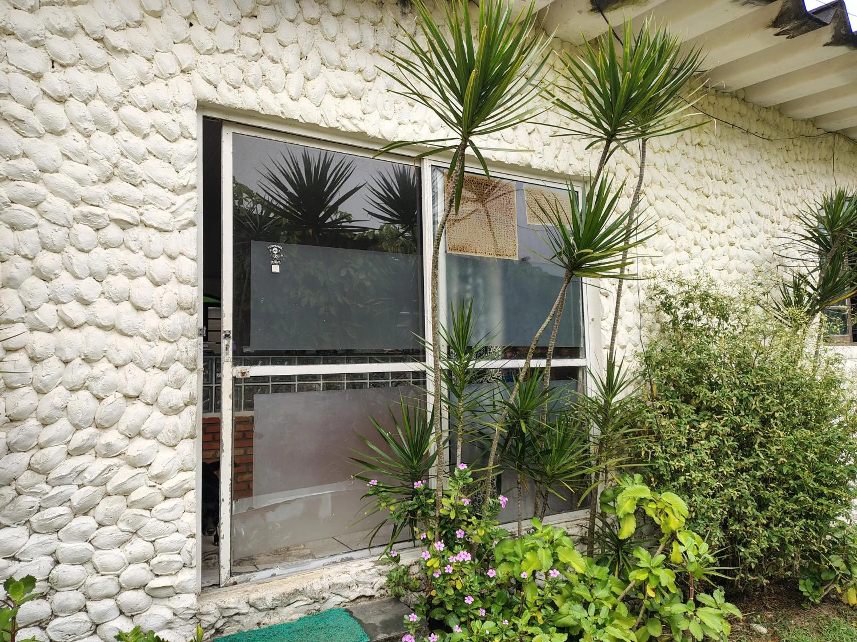 Property building in Pousada Lambaris Pereque Guarujá