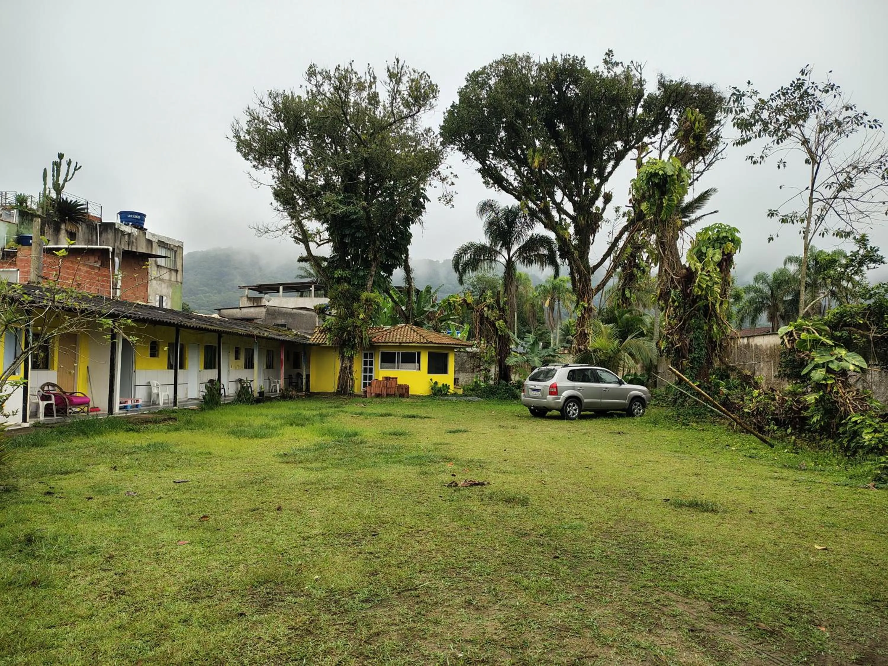 Garden view in Pousada Lambaris Pereque Guarujá