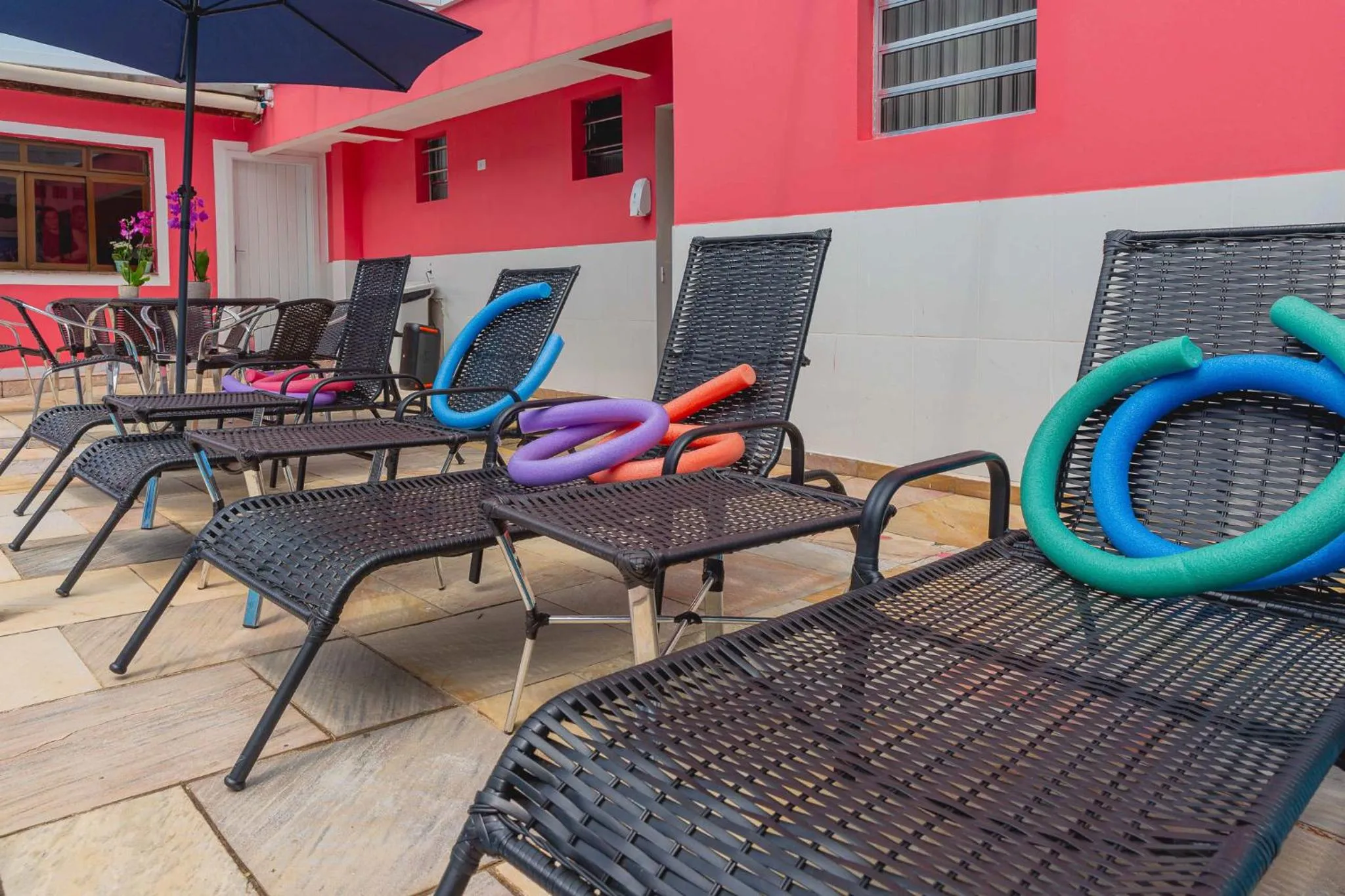 sunbed in Pousada Sol da Enseada Guarujá Inn - Piscina Aquecida