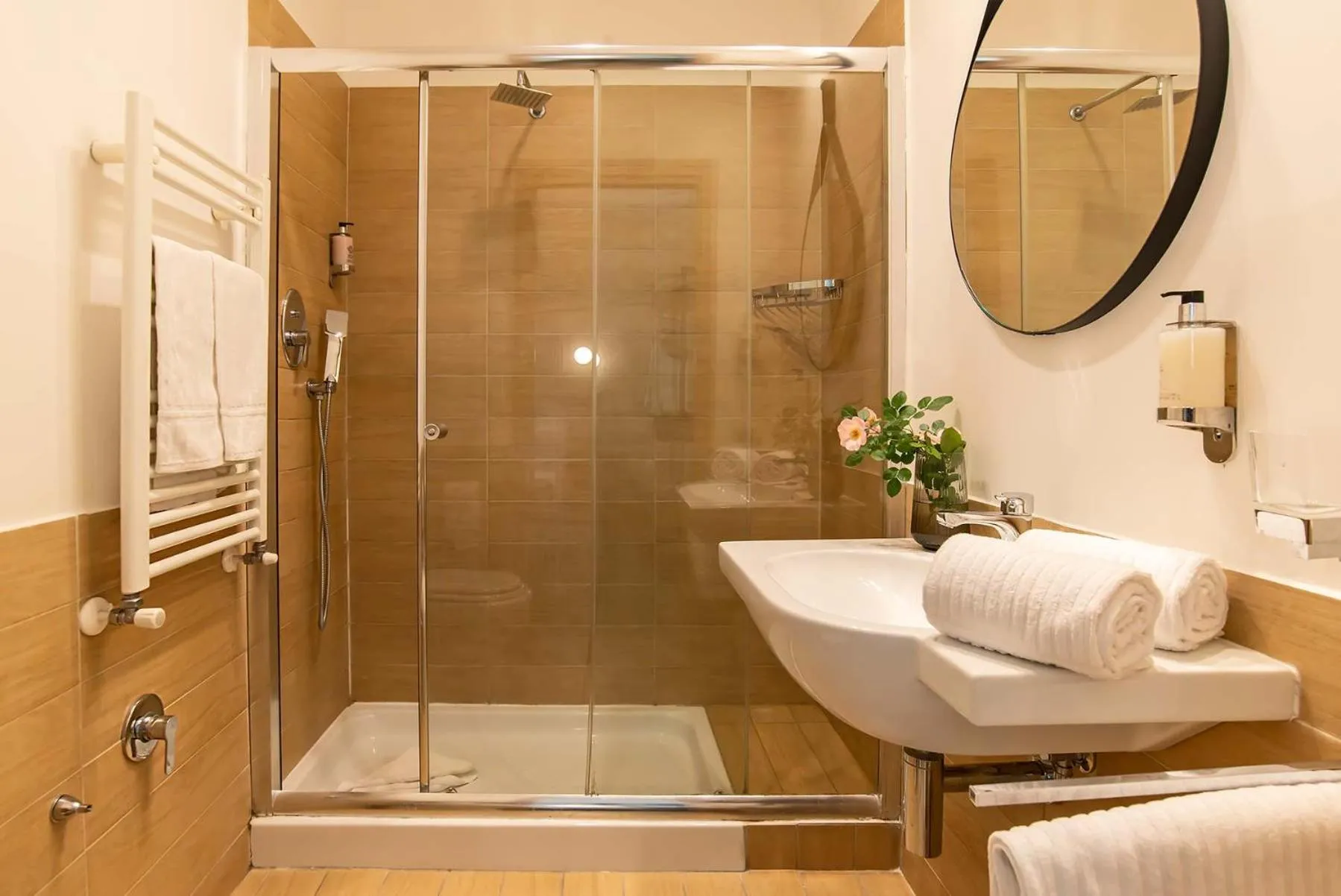 Shower in 94Rooms Vatican Guest House - Vigliena