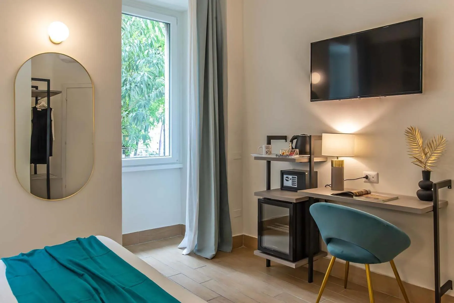 TV and multimedia, Bed in 94Rooms Vatican Guest House - Vigliena