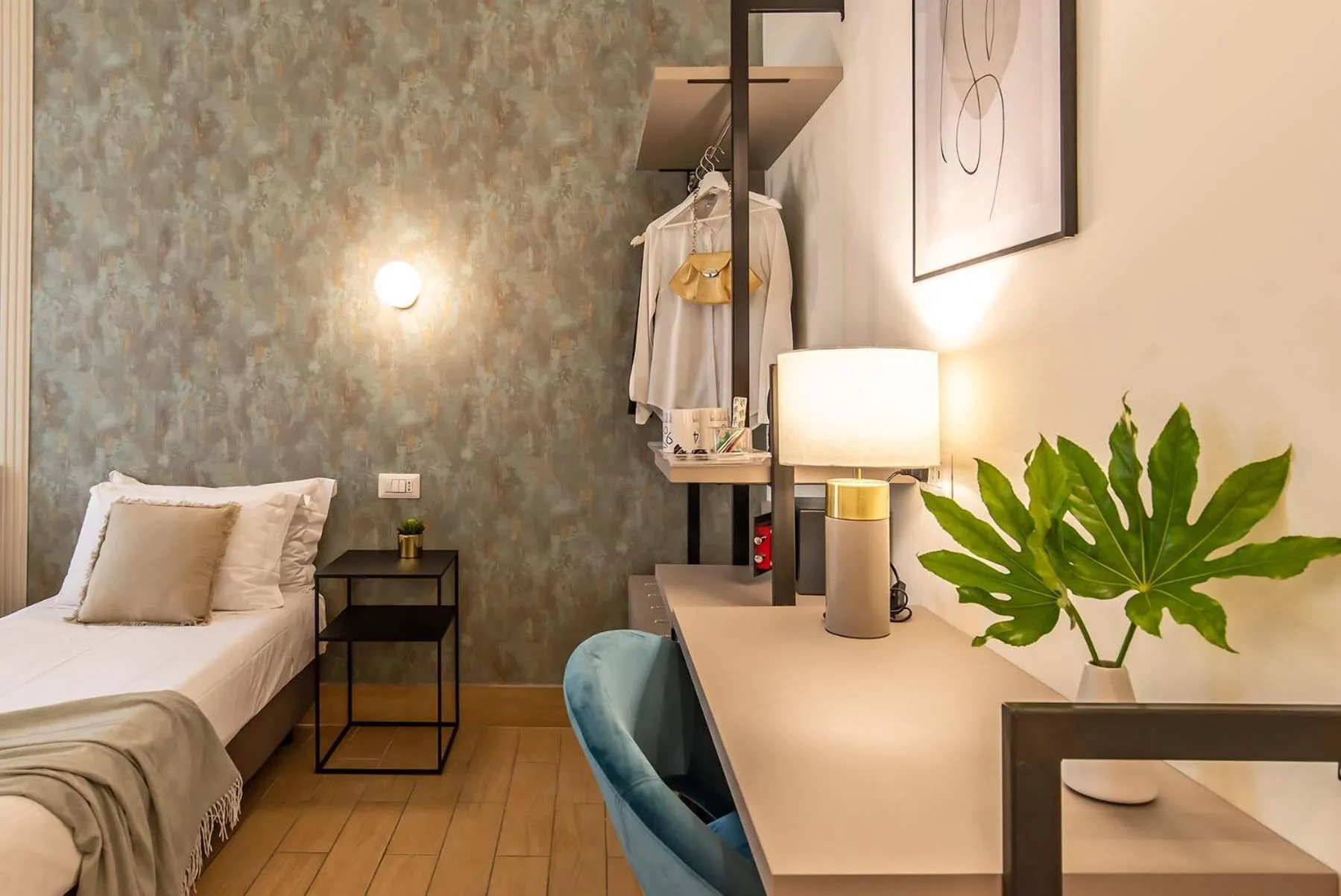 Seating area, Bed in 94Rooms Vatican Guest House - Vigliena