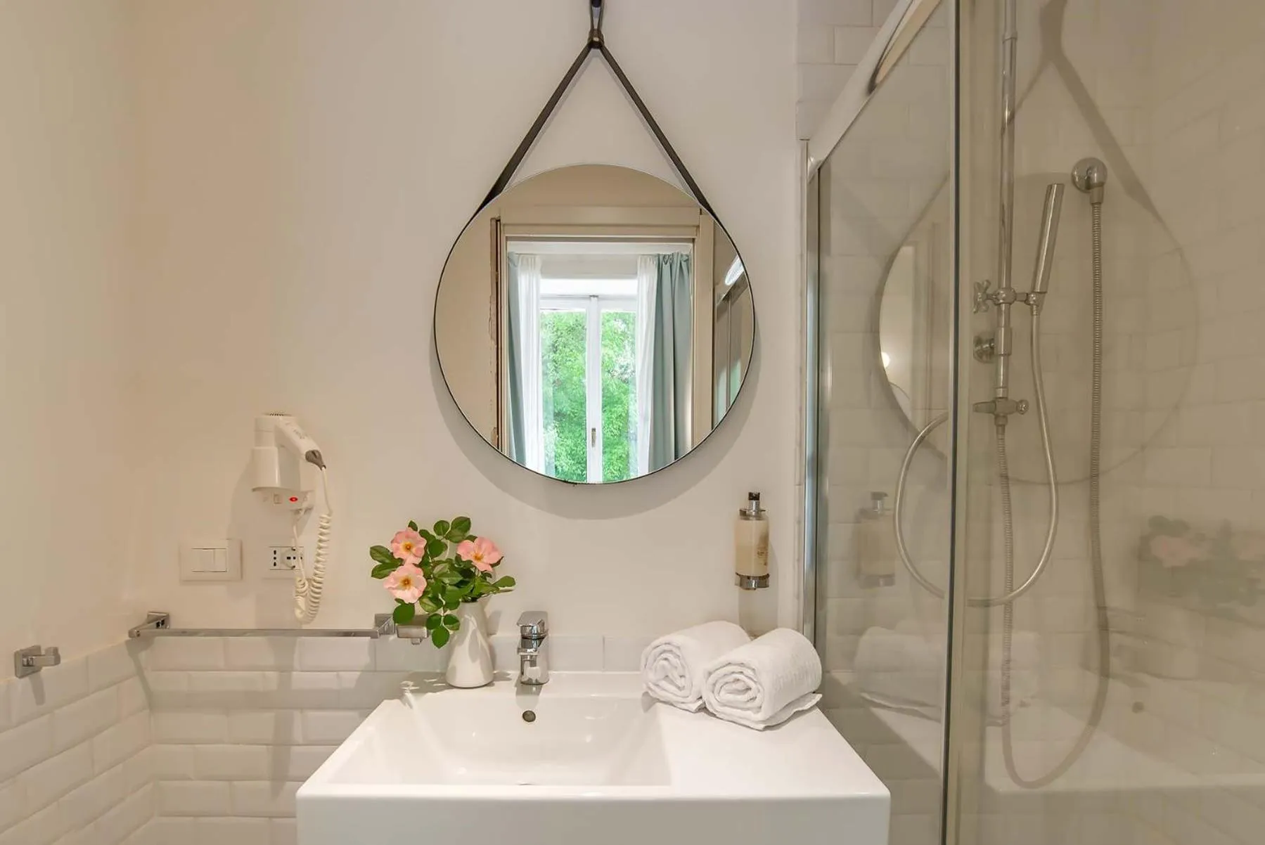 Shower in 94Rooms Vatican Guest House - Vigliena