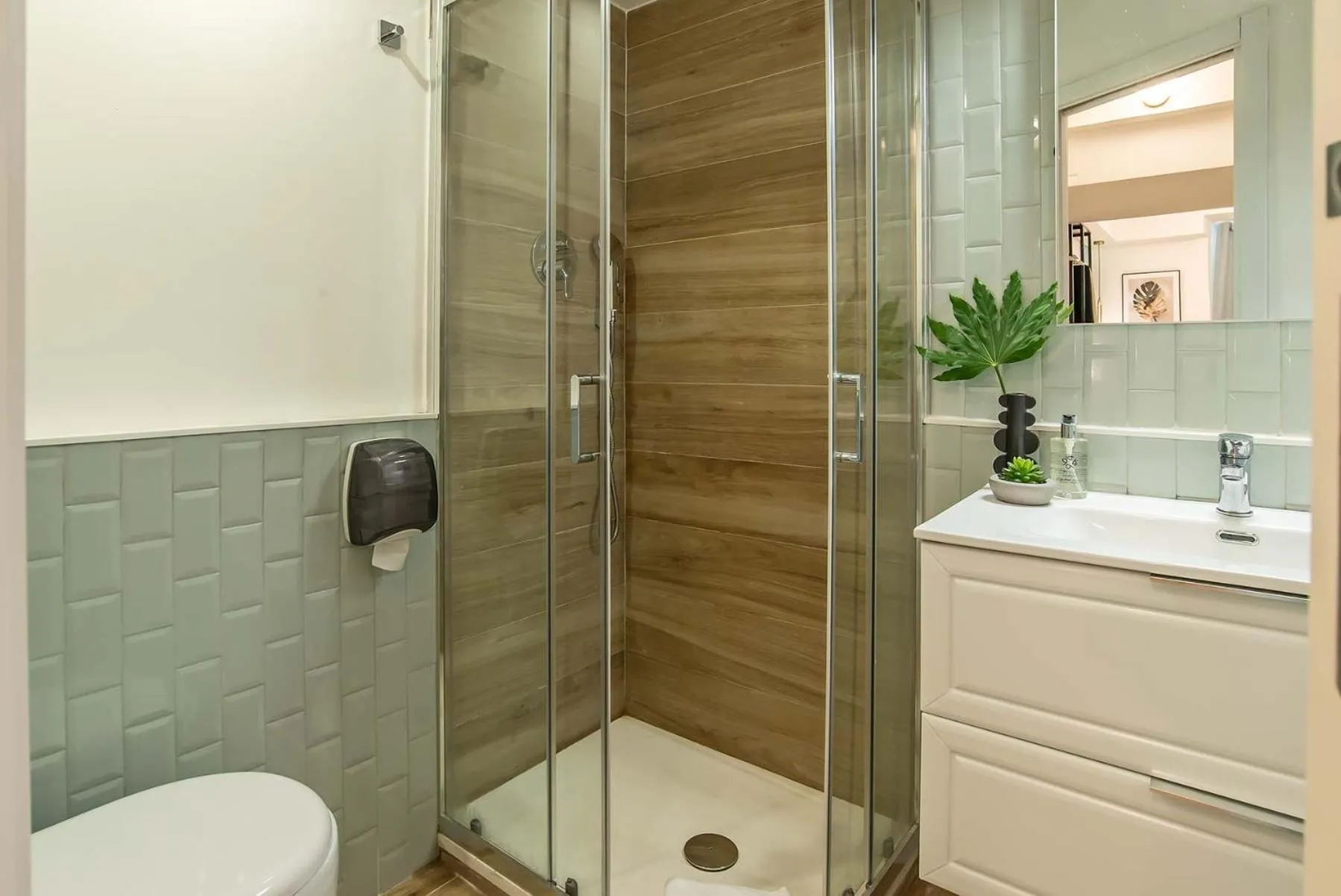 Shower in 94Rooms Vatican Guest House - Vigliena