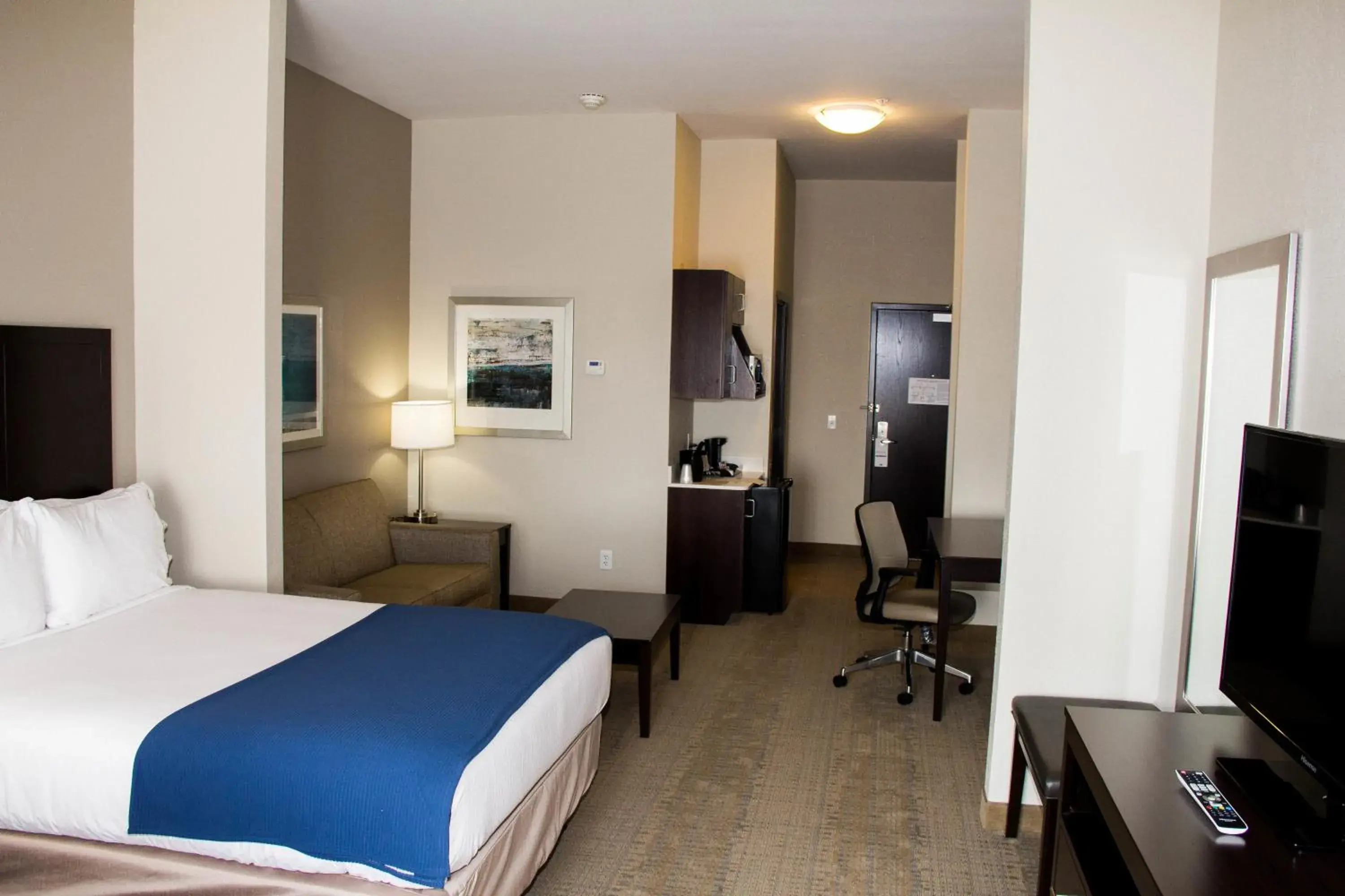 Bedroom, Bed in Holiday Inn Express and Suites Sikeston by IHG Bedroom, Bed in Holiday Inn Express and Suites Sikeston by IHG