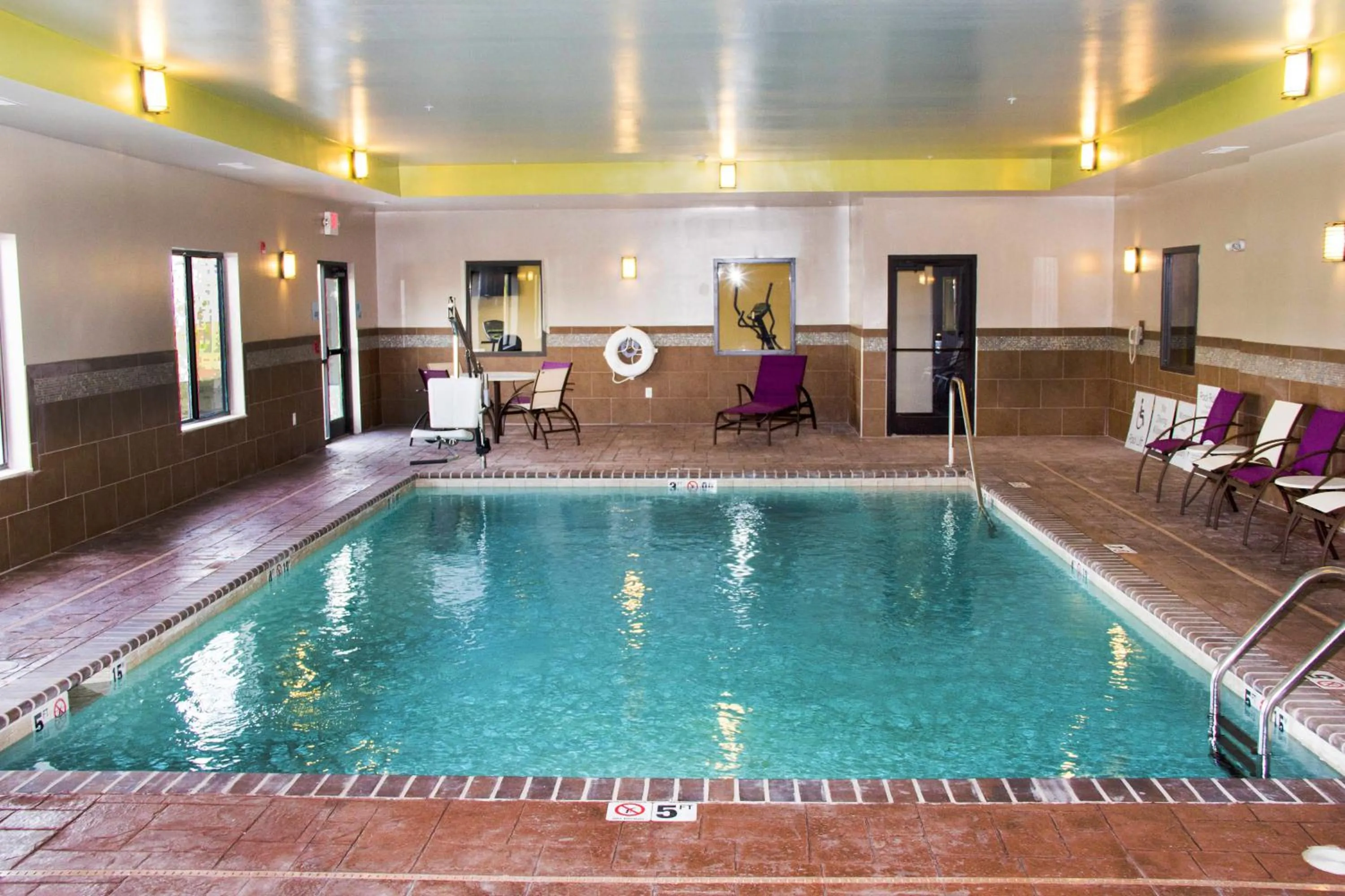 Swimming pool in Holiday Inn Express and Suites Sikeston by IHG