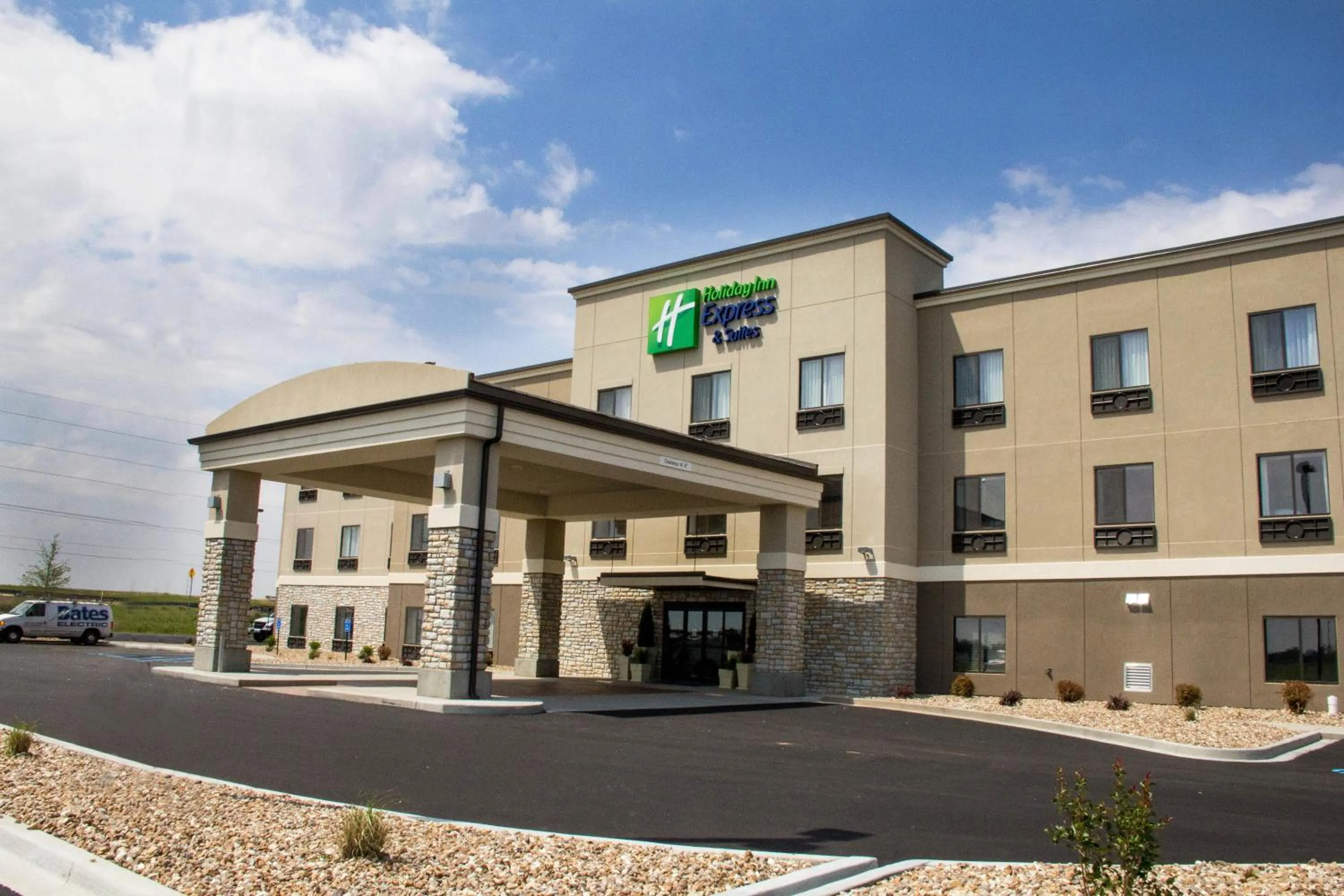Property building in Holiday Inn Express and Suites Sikeston by IHG