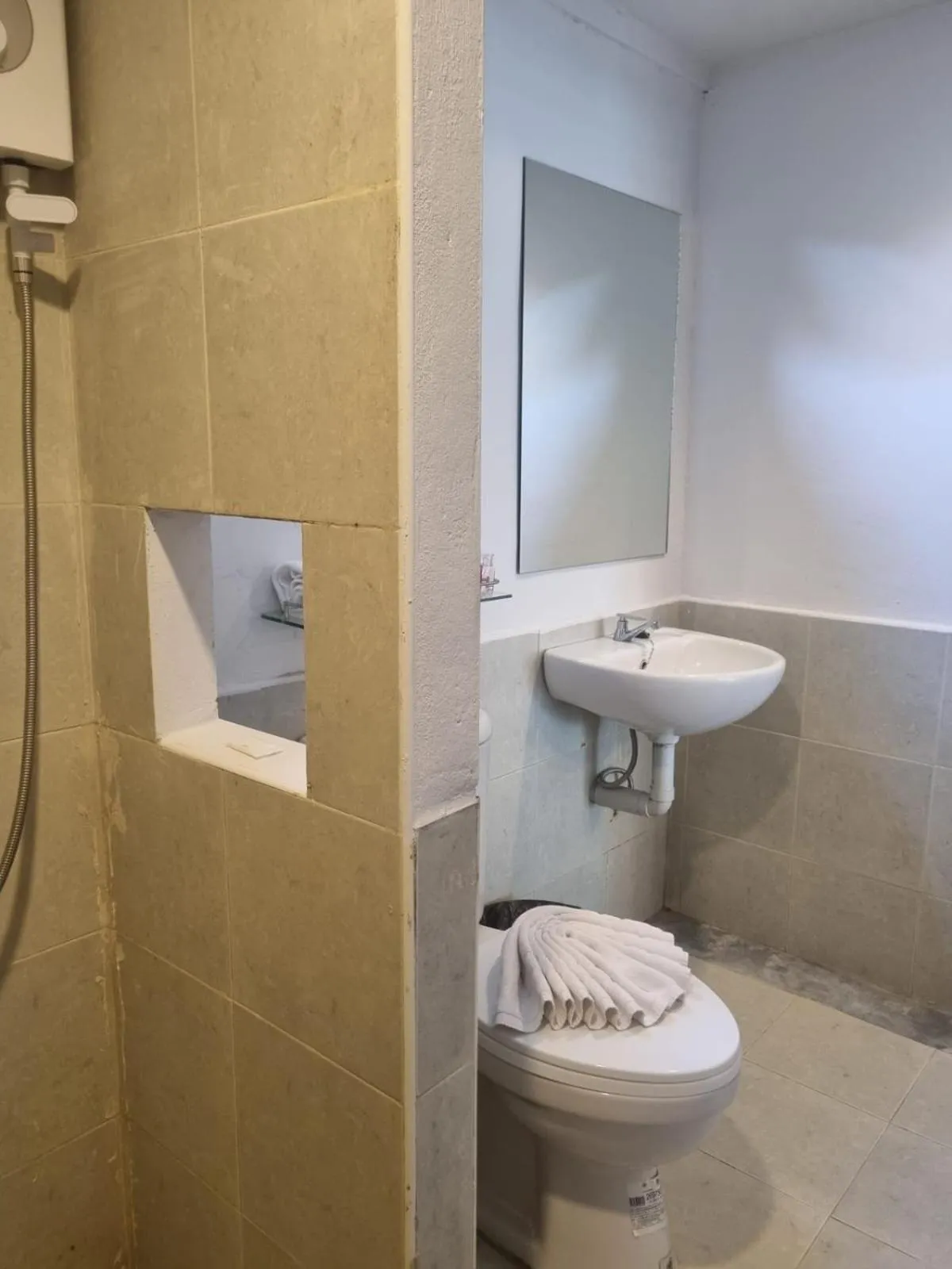 Shower in New Breakers Hotel Rawai