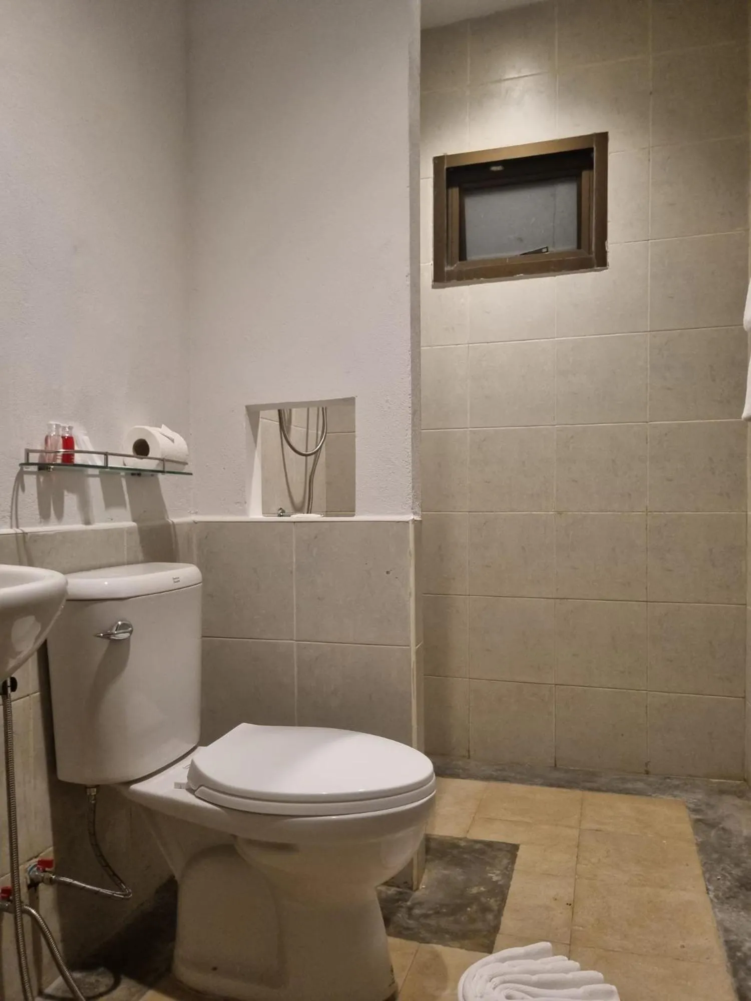 Toilet in New Breakers Hotel Rawai