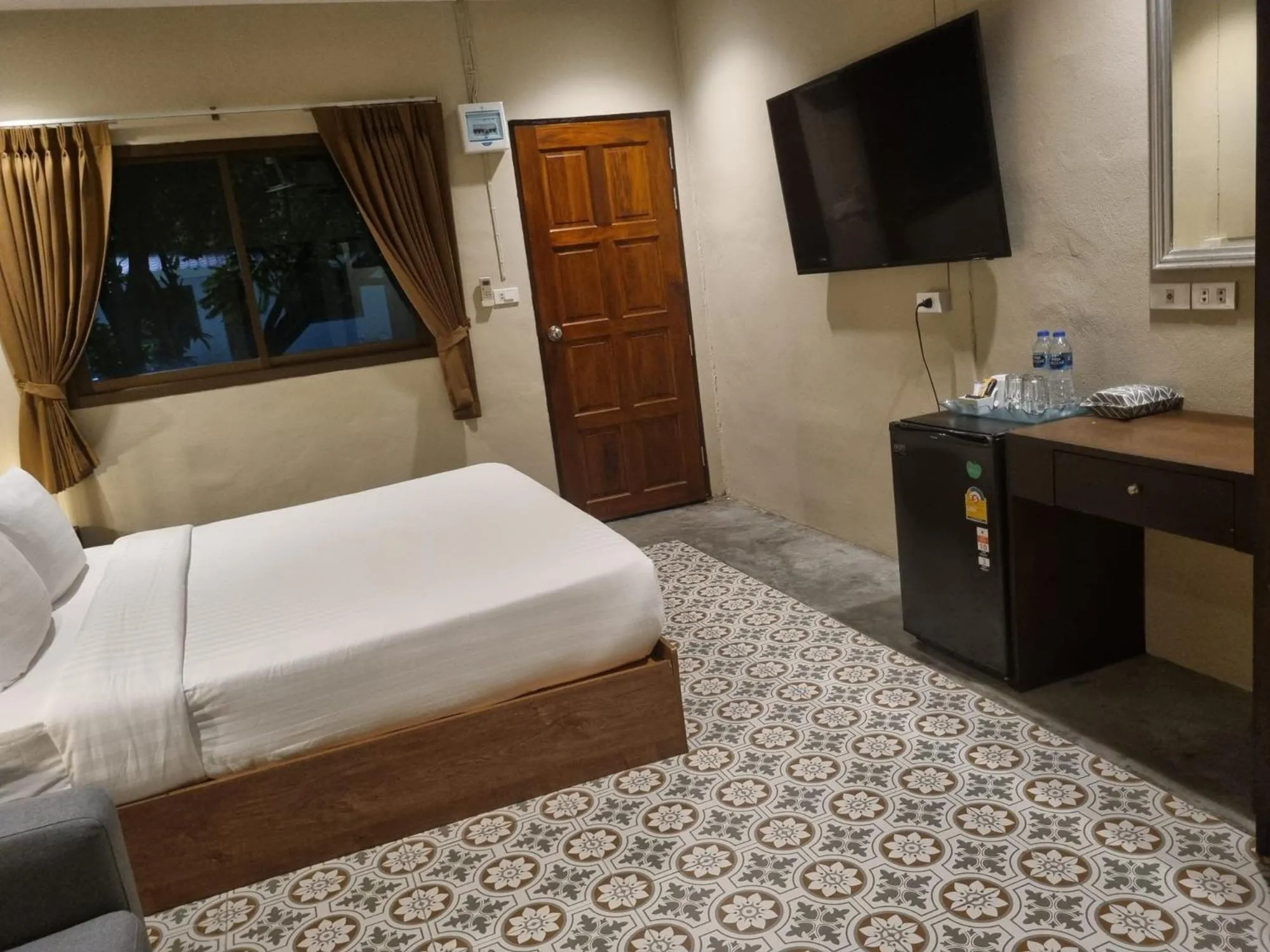 Bedroom, Bed in New Breakers Hotel Rawai