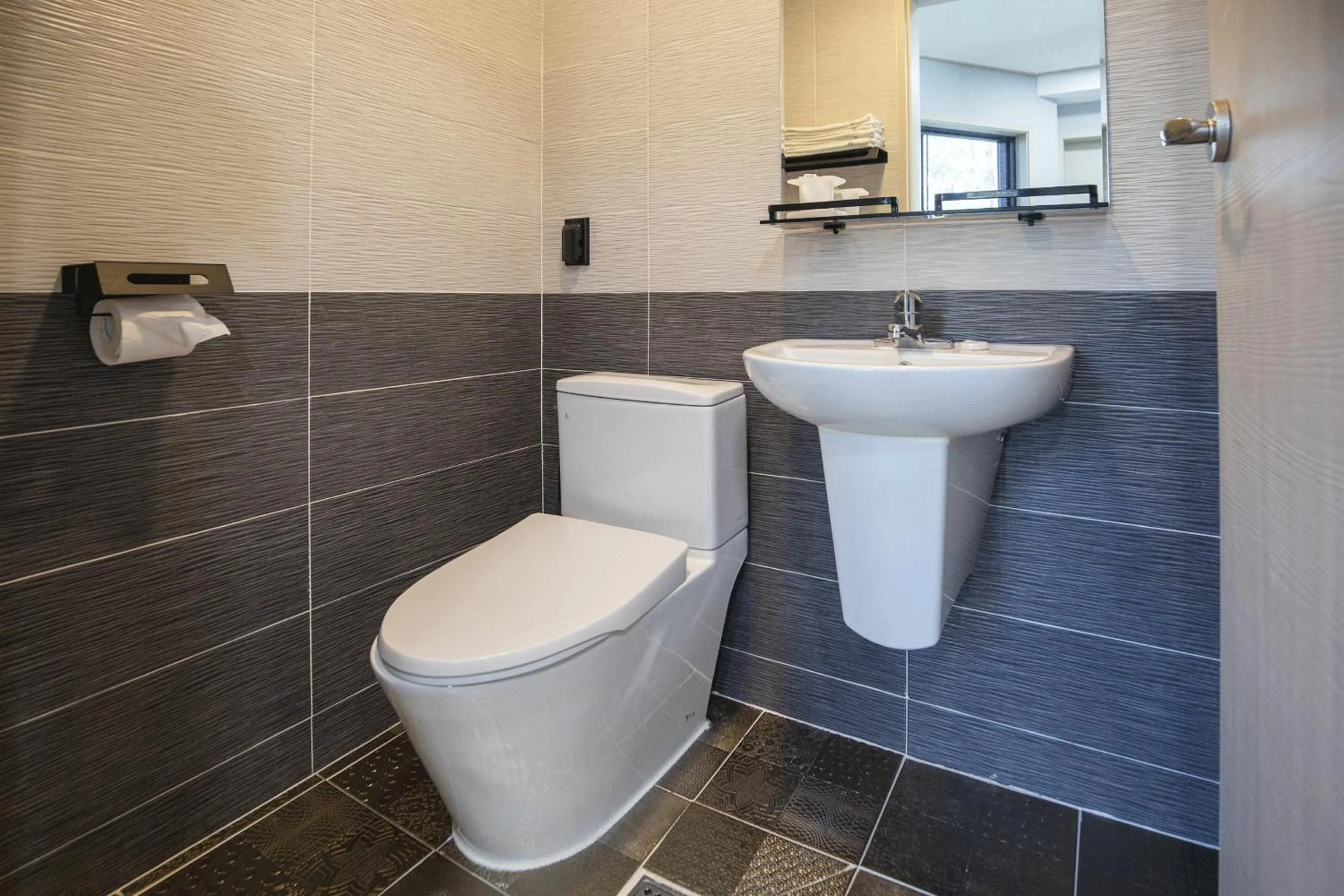 Shower in The Bay Jeju Resort