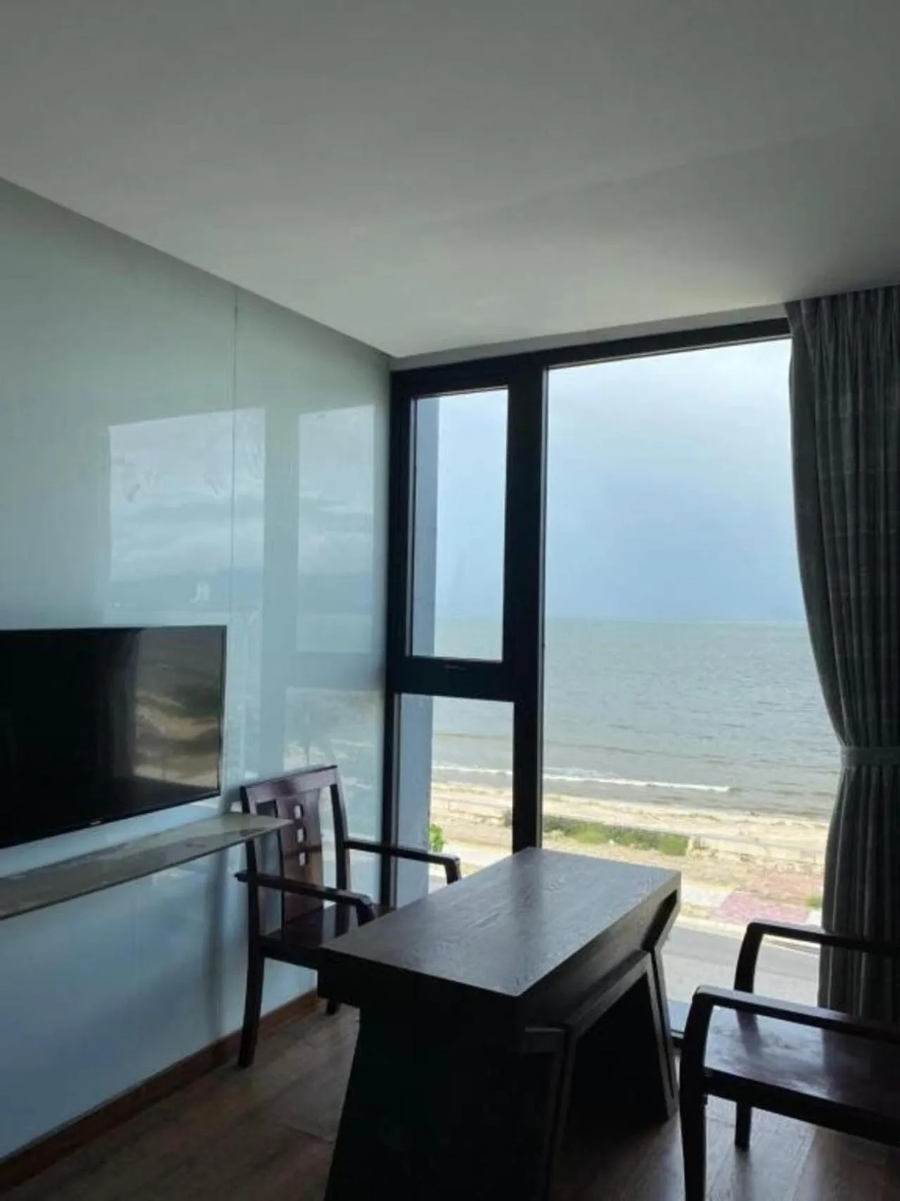 Seating area, Bed in Holiday Inn Hotel
