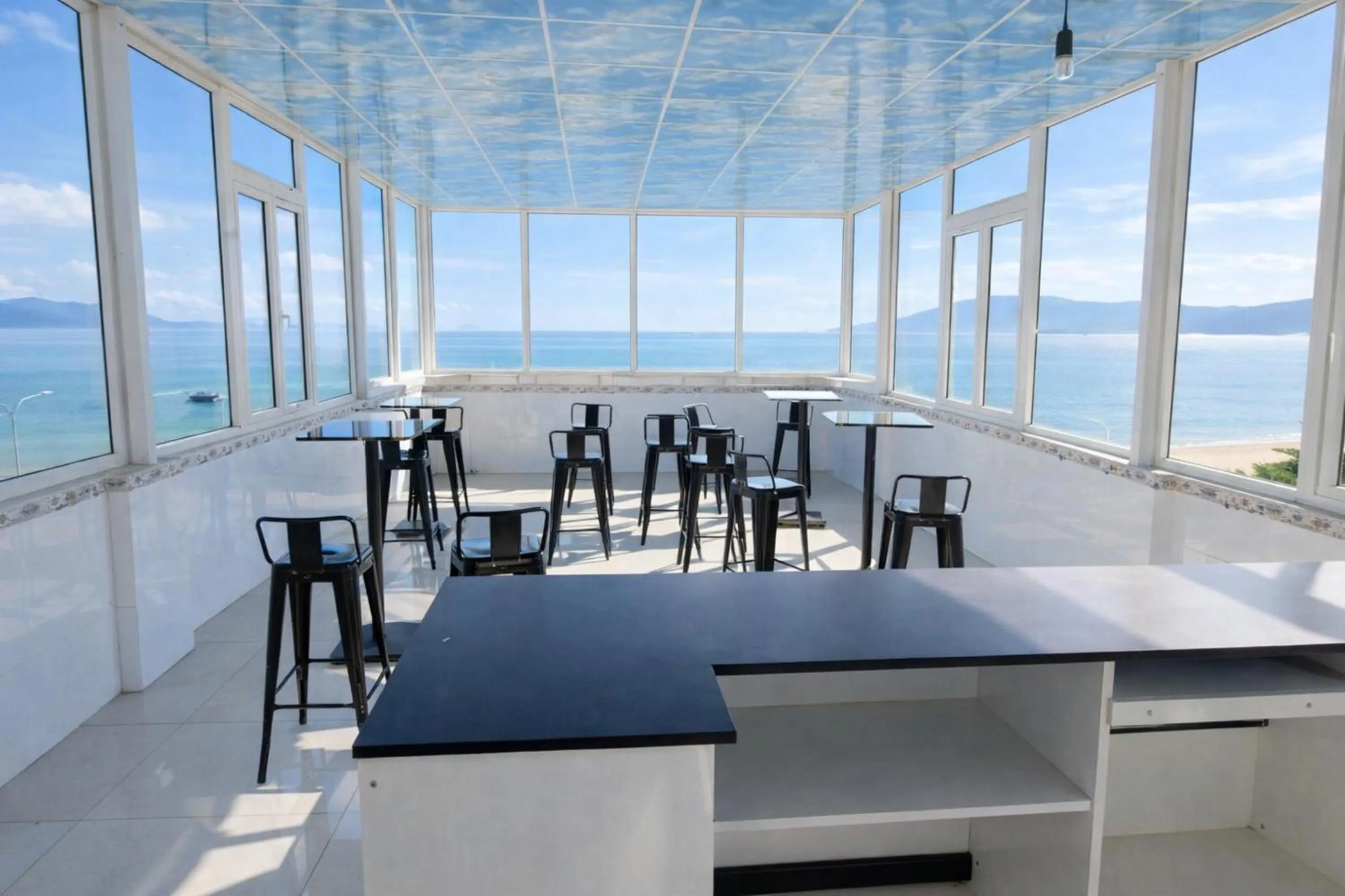 Dining area in Holiday Inn Hotel