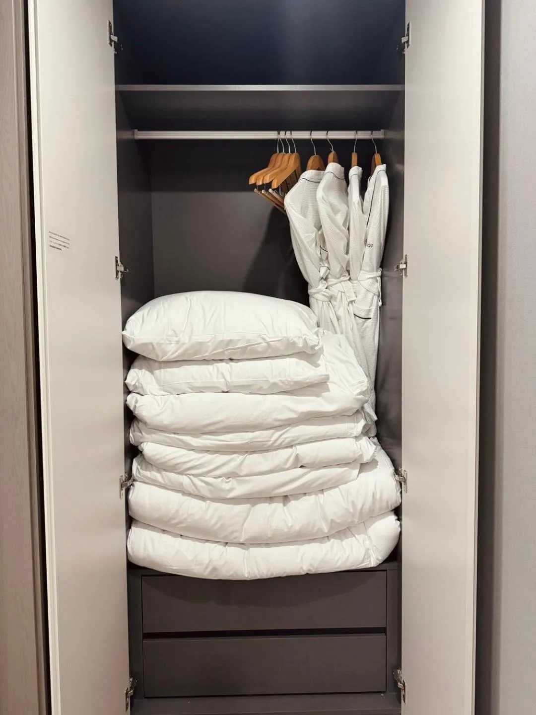 wardrobe in Sollago Myeongdong Hotel & Residence