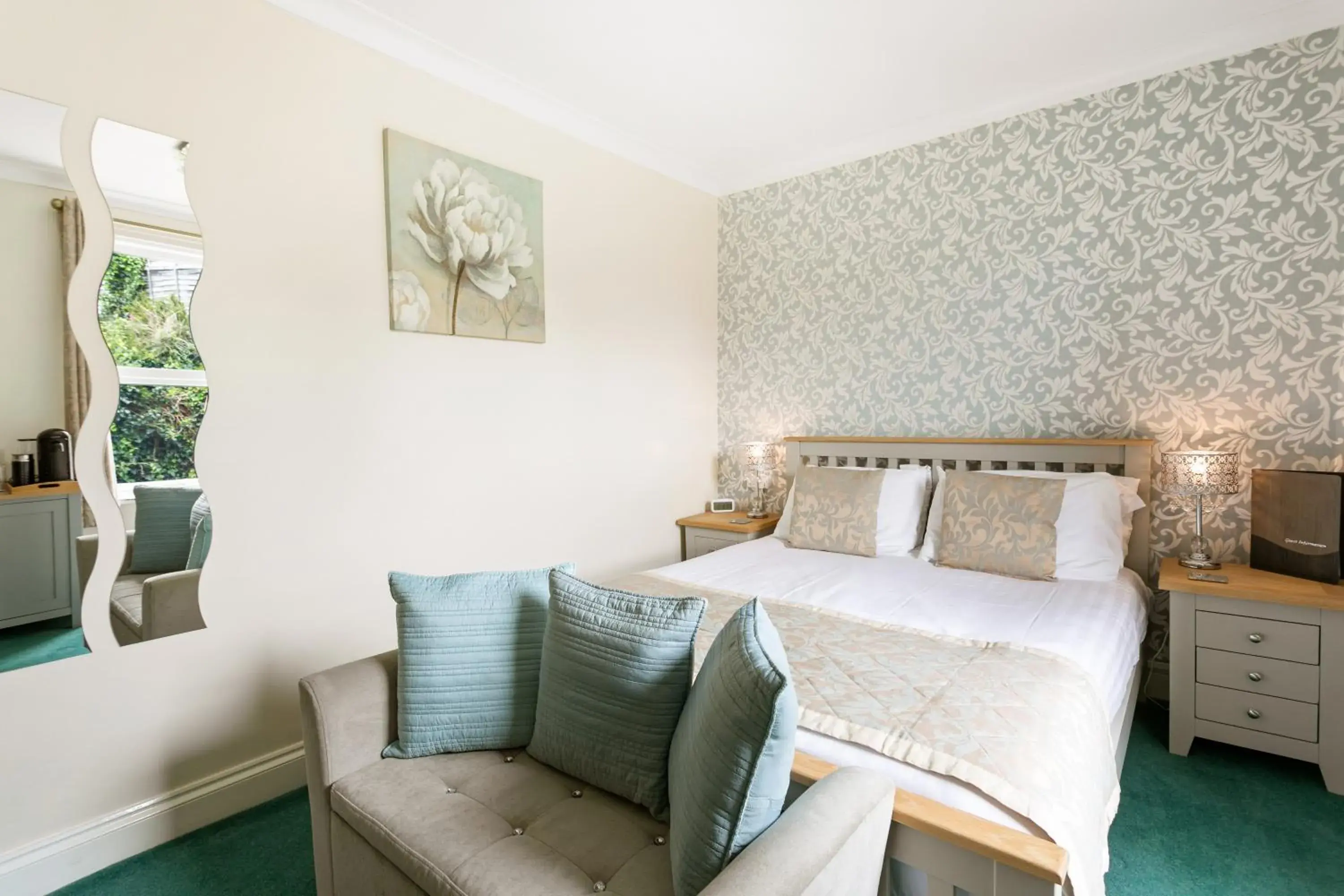 The Edgcombe Room with Jacuzzi Bath in Mount Edgcombe The Edgcombe Room with Jacuzzi Bath in Mount Edgcombe