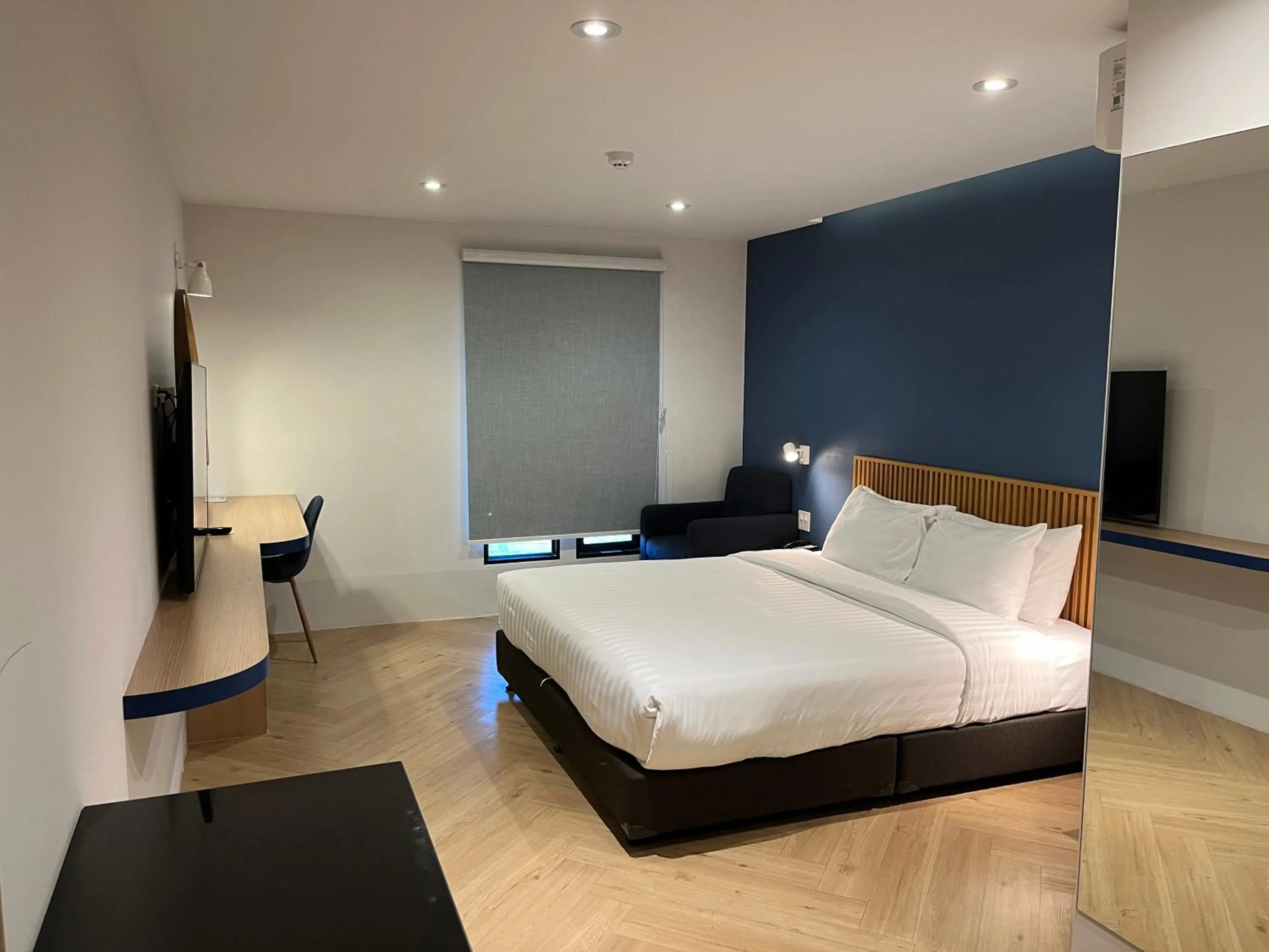 Bedroom, Bed in De Botan Bangna