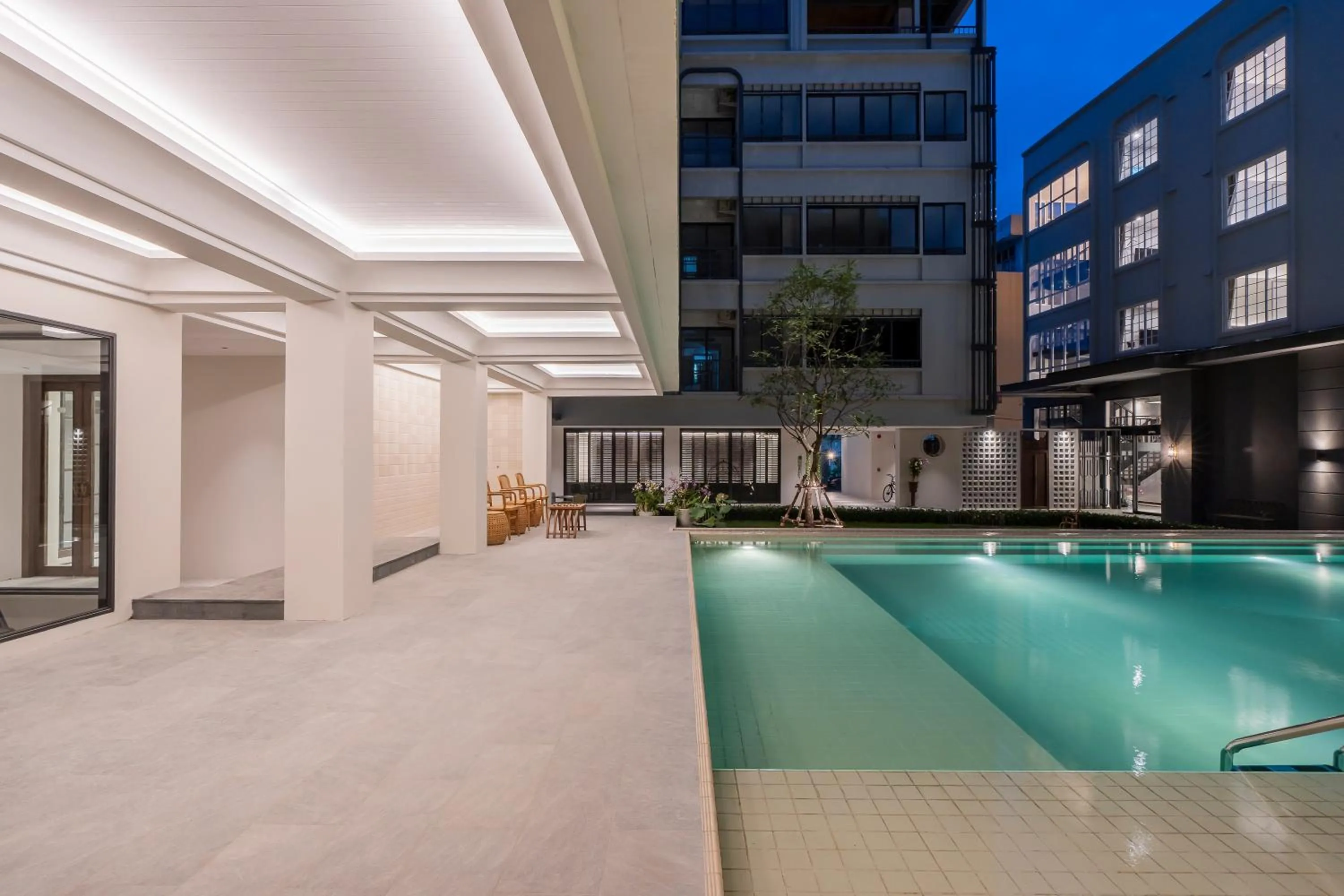Swimming pool in Pranakorn Heritage Hotel