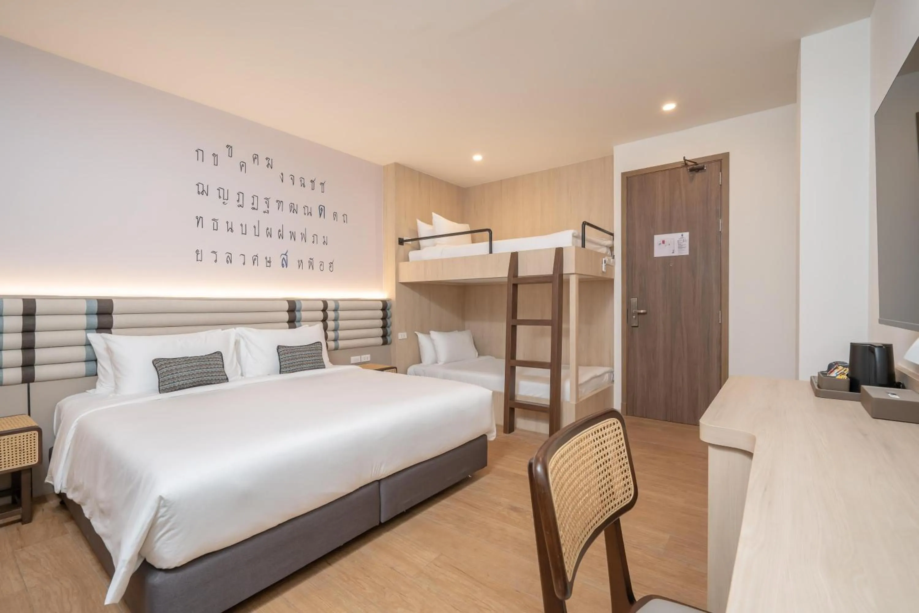 Bed in Pranakorn Heritage Hotel