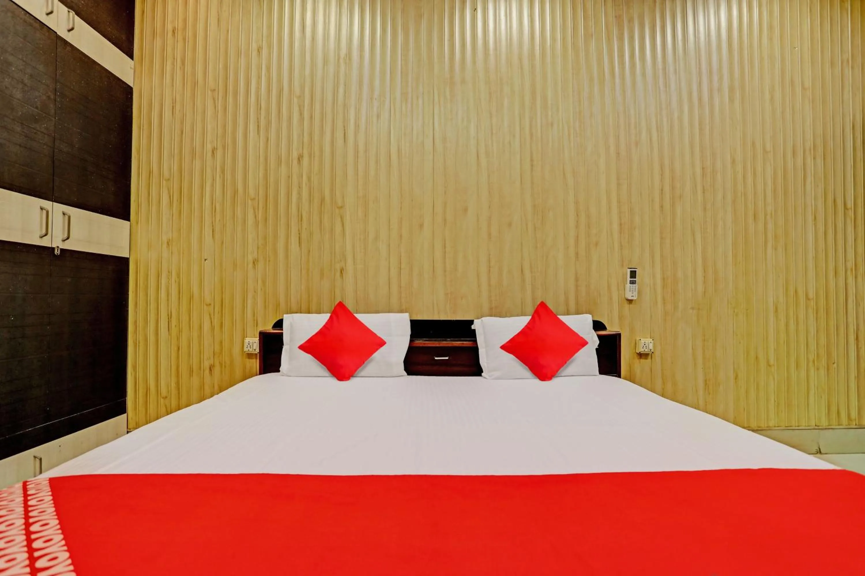 Bedroom, Bed in OYO Flagship Rathour Palace