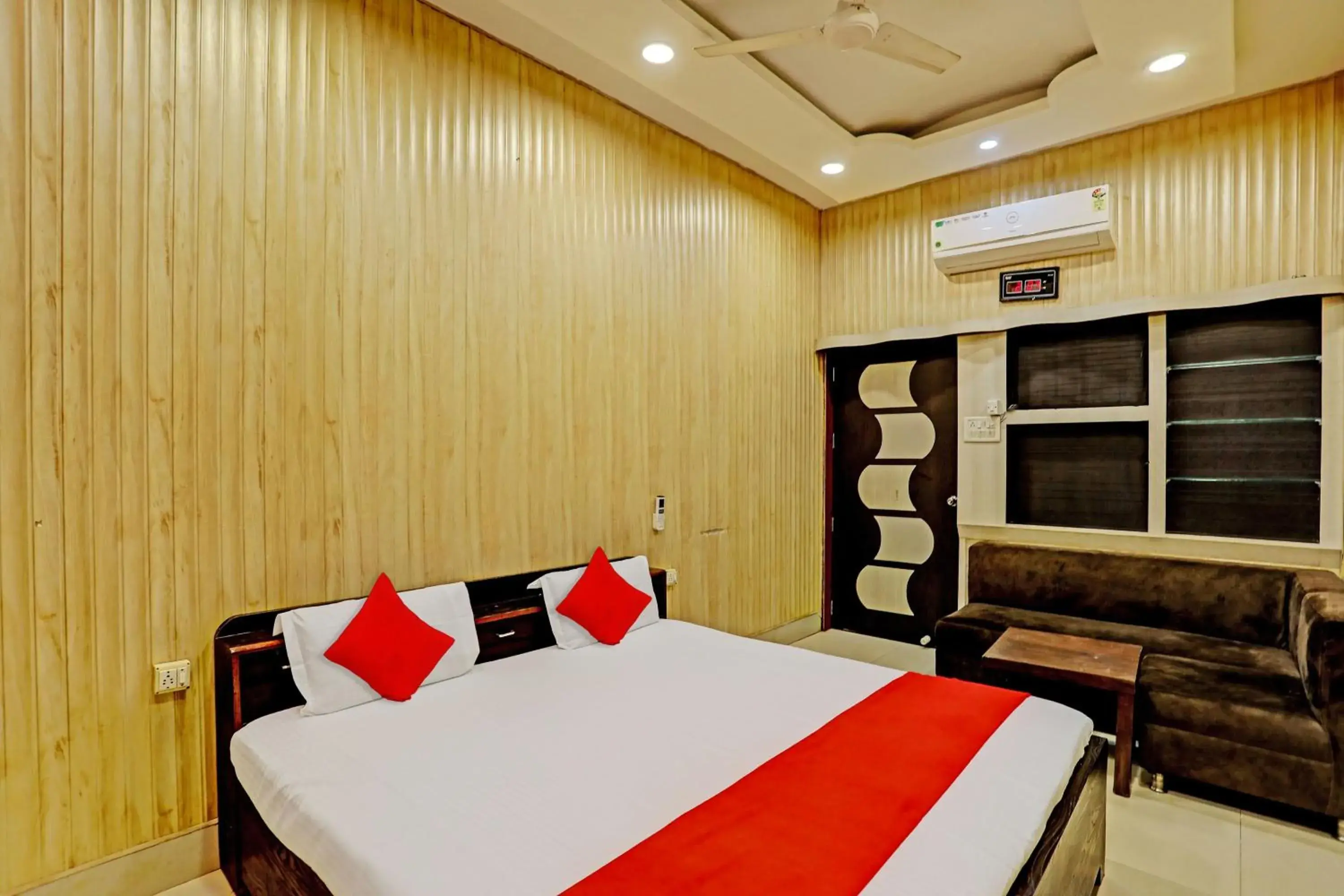 Bedroom in OYO Flagship Rathour Palace Bedroom in OYO Flagship Rathour Palace