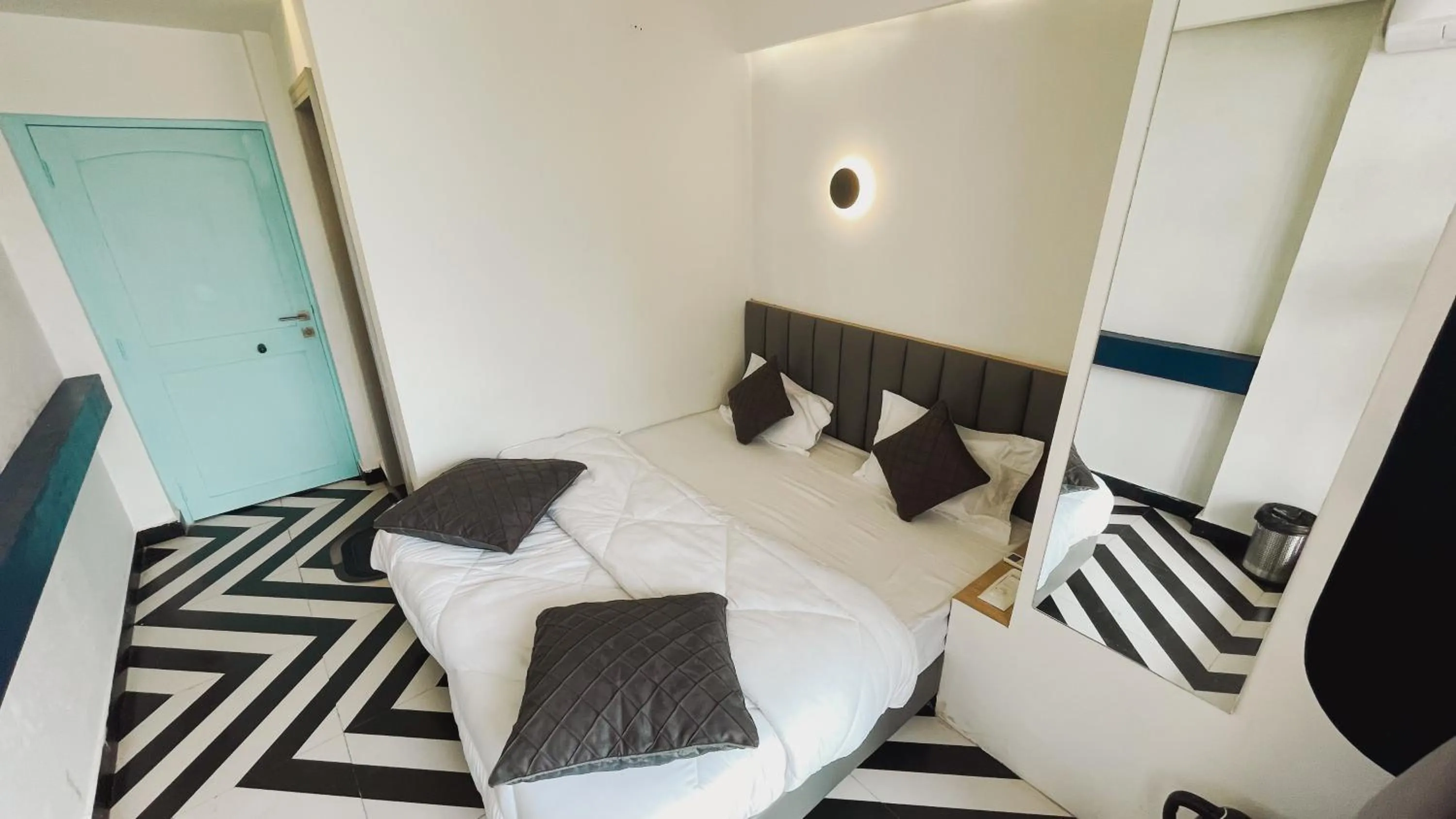 Bed in Joey's By The Ganges