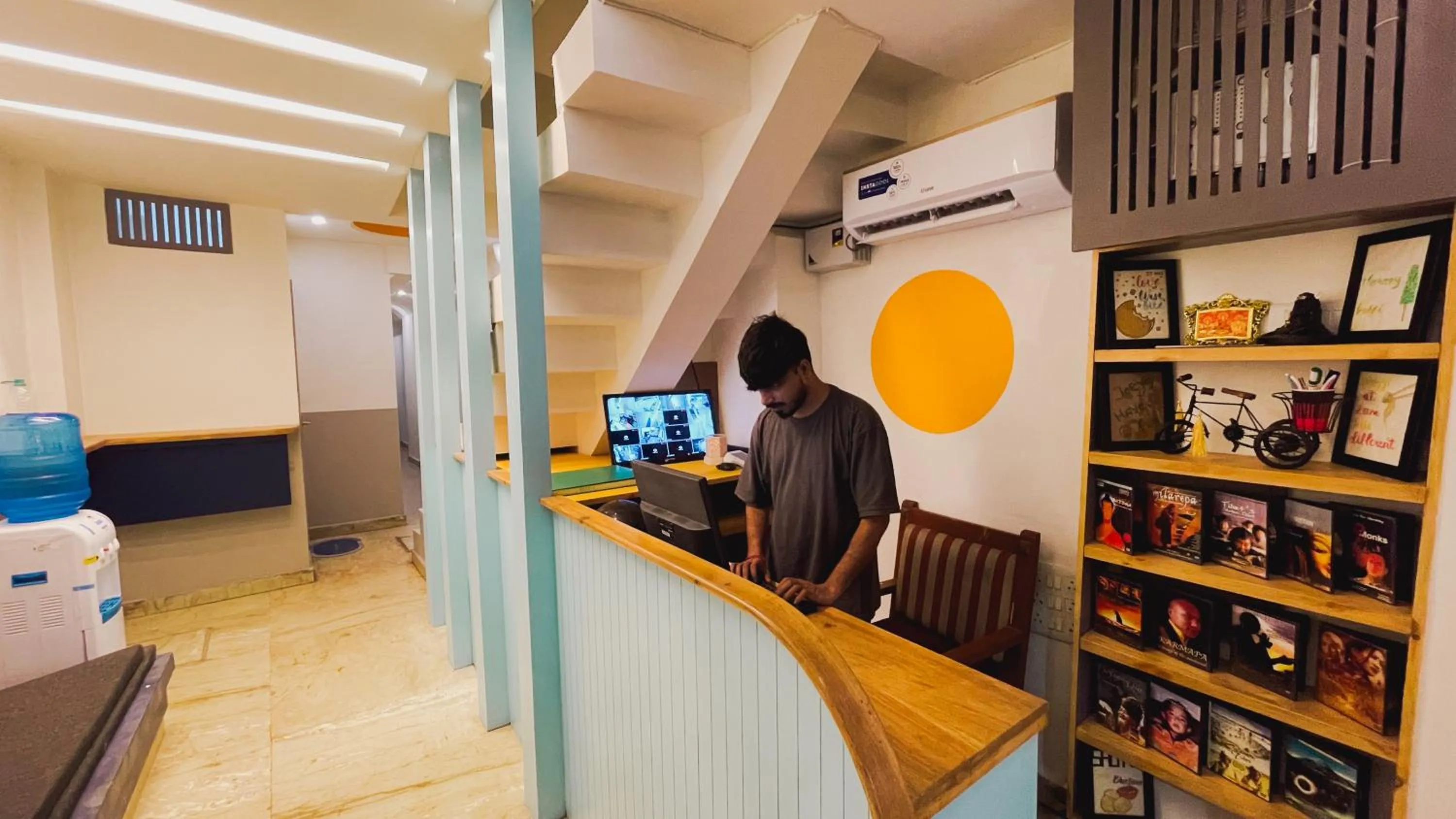 Lobby or reception in Joey's By The Ganges